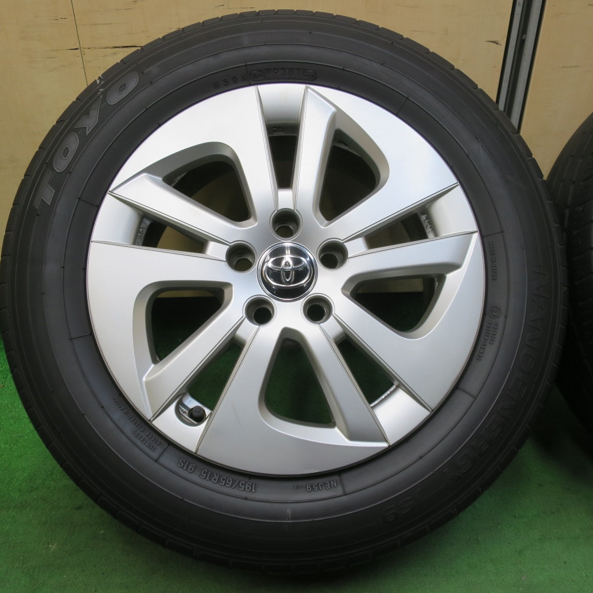 [送料無料] キレイ★トヨタ 50系 プリウス 純正 195/65R15 トーヨー ナノエナジー J59 15インチ PCD100/5H★5022115イノ