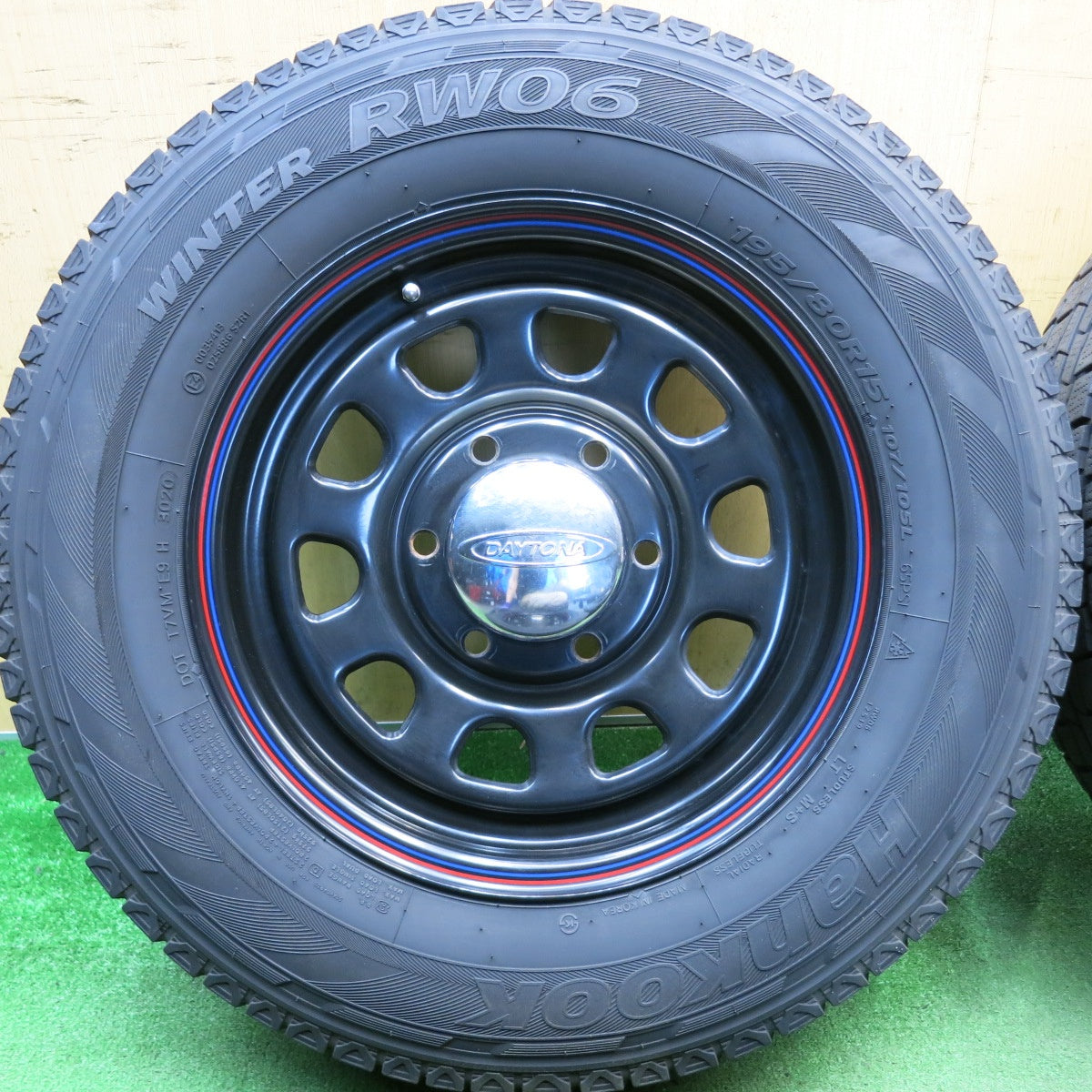 バリ溝！キレイ！8.5分★スタッドレス 195/80R15 107/105L ハンコック ウインター RW06 DAYTONA デイトナ 15インチ PCD139.7/6H★6052103HAス