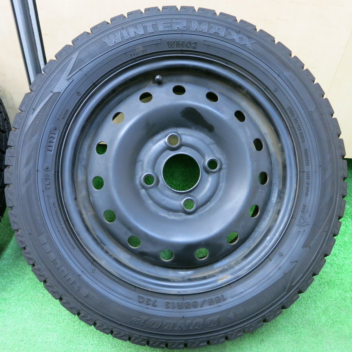 *送料無料* バリ溝！21年！ほぼ10分★スタッドレス 155/65R13 ダンロップ ウインターマックス WM02 スチール ホイール 13インチ PCD100/4H★4041706イス