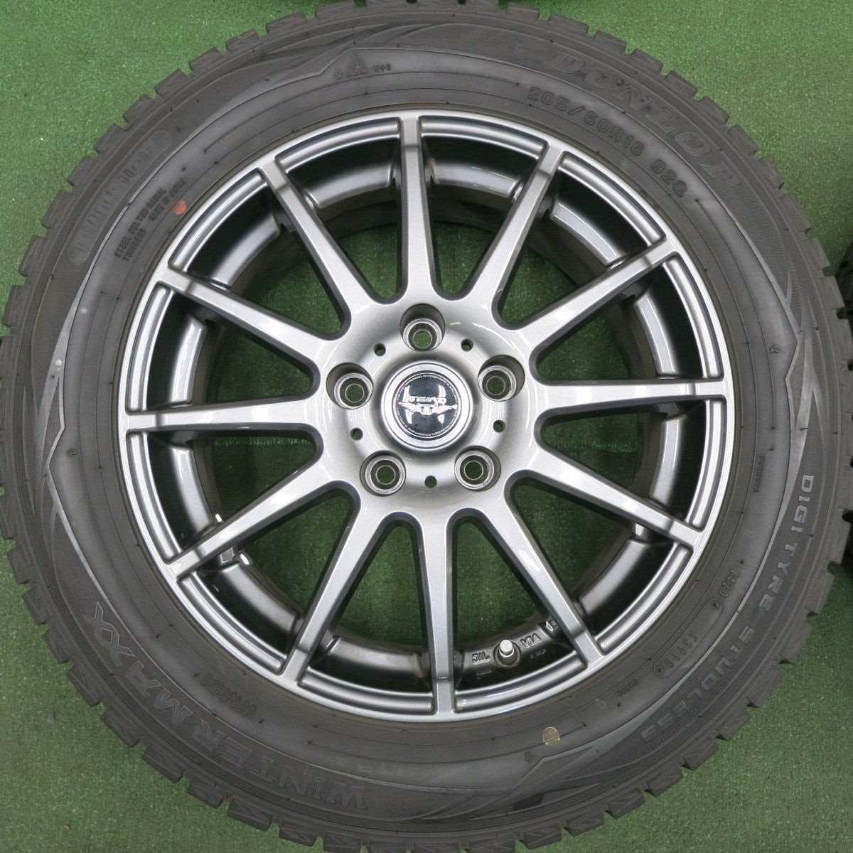 *送料無料* バリ溝！キレイ！9.5分★スタッドレス 205/60R16 ダンロップ ウインターマックス WM01 TEAD テッド 16インチ PCD114.3/5J★4051506HAス