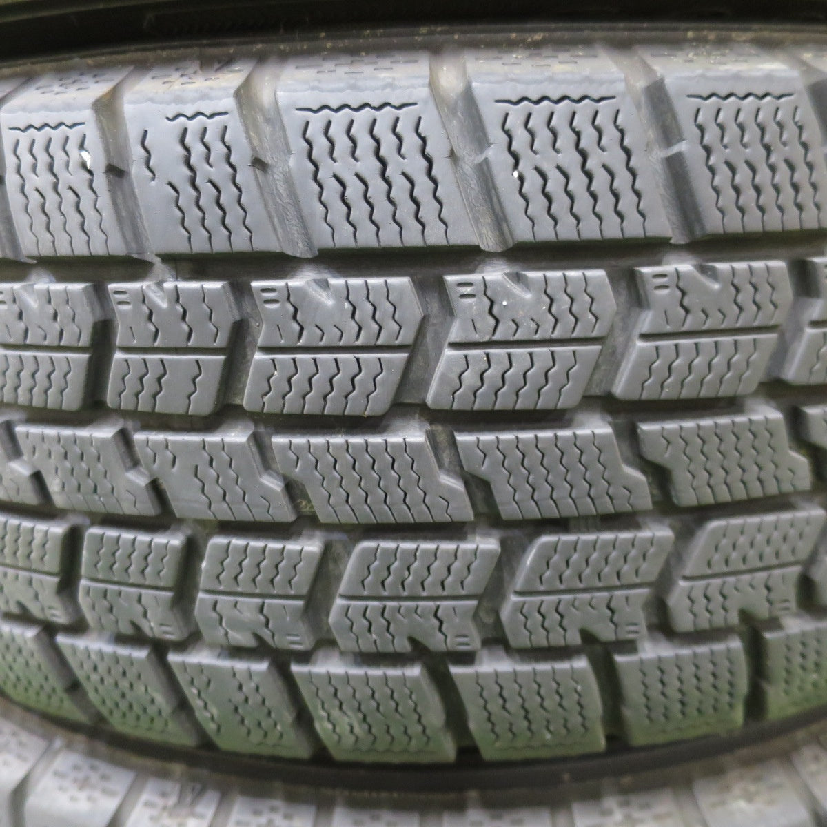 バリ溝！キレイ！8.5分◎スタッドレス 185/65R15 グッドイヤー アイスナビ7 ravrion RS01 ラブリオン 15インチ PCD100/4H◎6091802NGス