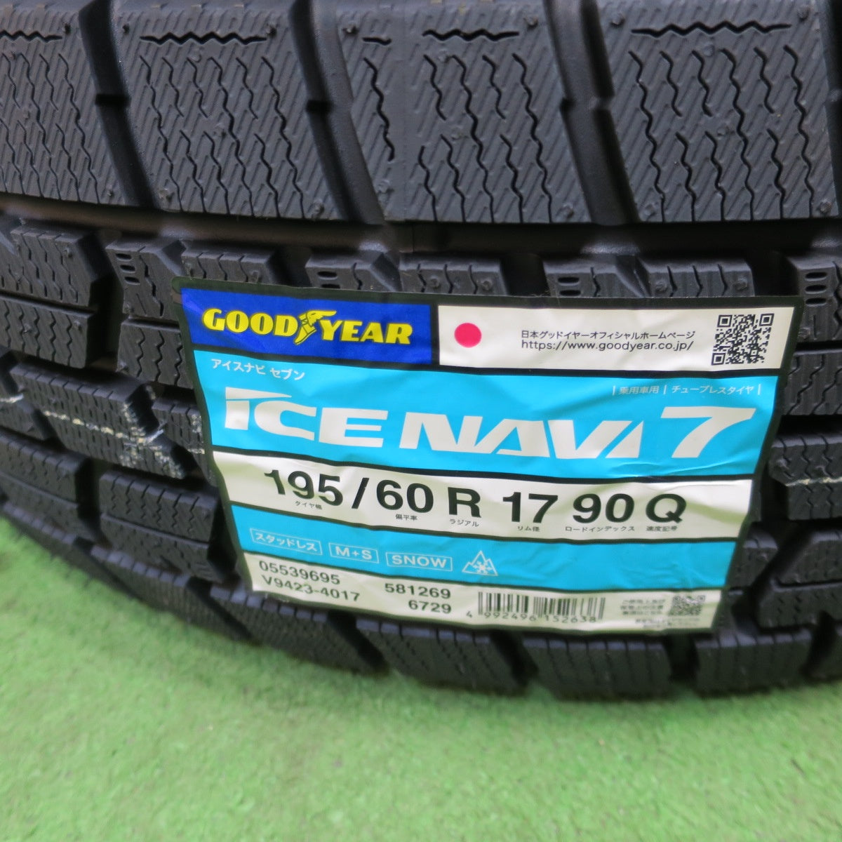 未使用！25年★スタッドレス 195/60R17 グッドイヤー アイスナビ7 タイヤ 17インチ ライズ ロッキー 60系 プリウス 等★6031303NGスタ