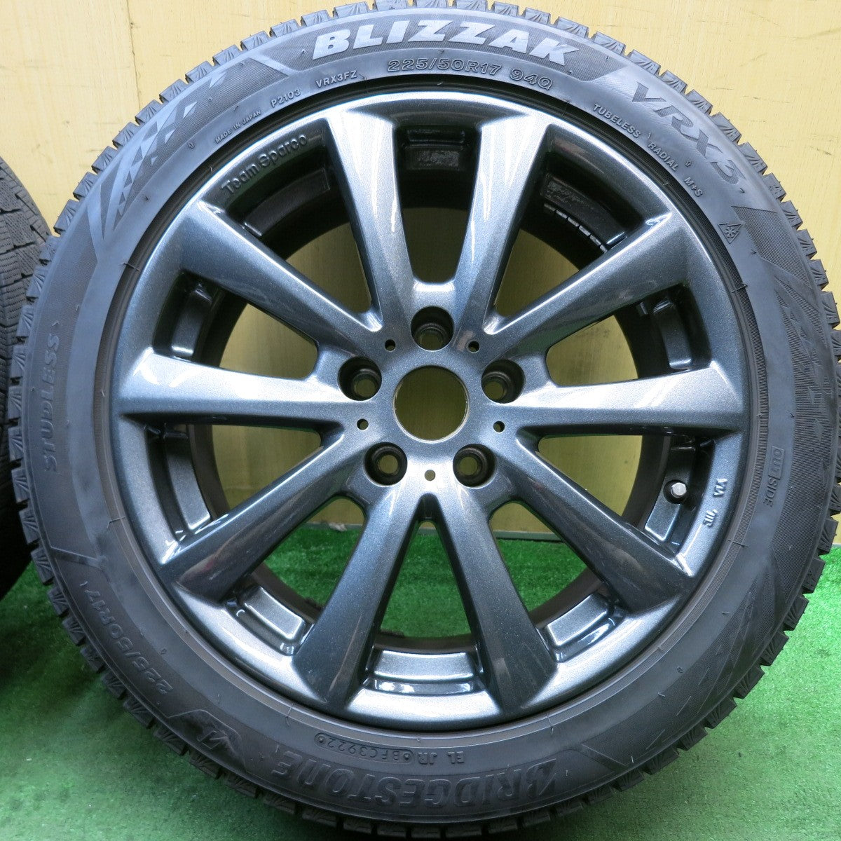 バリ溝！22年！キレイ！9.5分★アウディ 等 Team Sparco Valosa 225/50R17 スタッドレス ブリヂストン ブリザック VRX3 チームスパルコ ヴァローザ PCD112/5H★5080914HAス