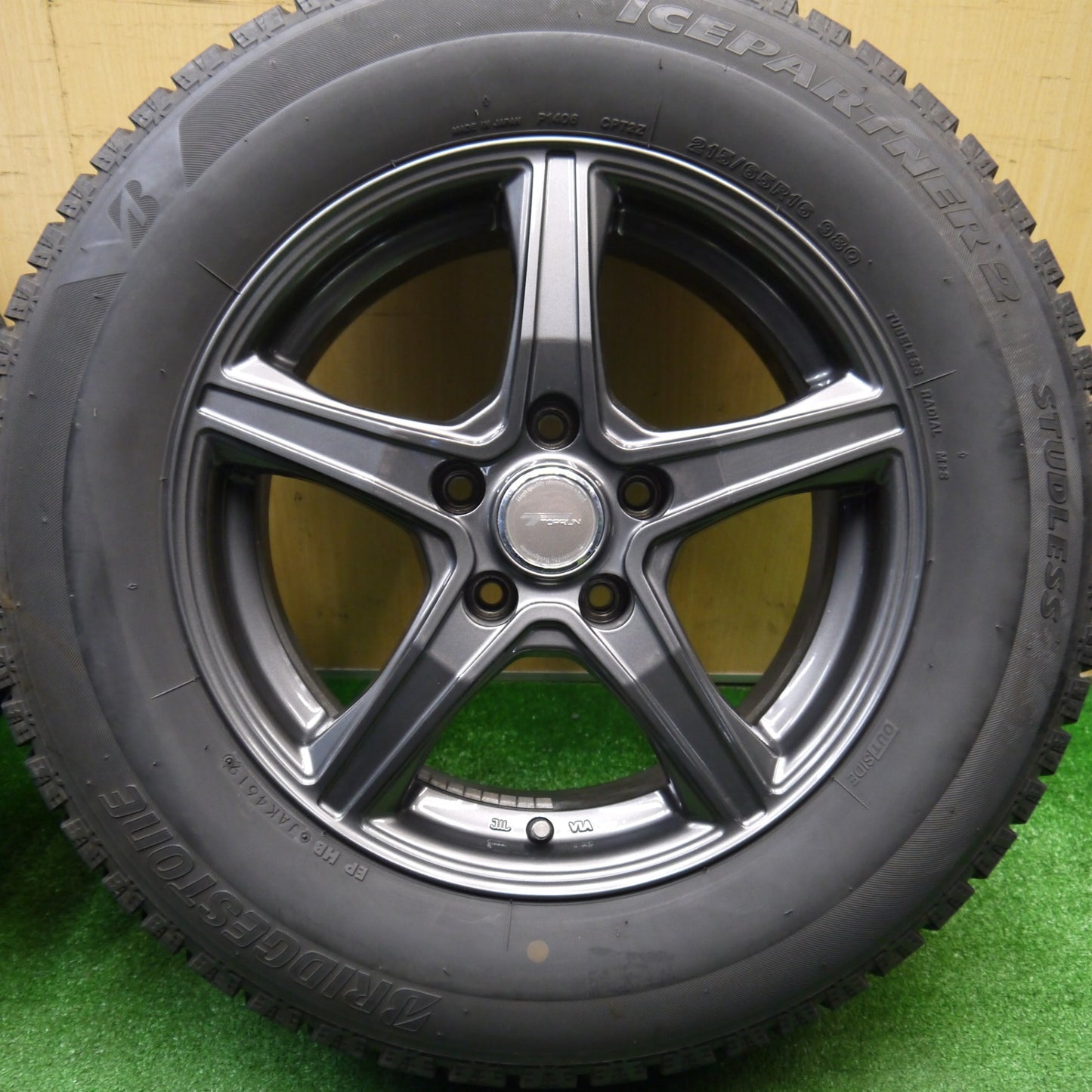 バリ溝！キレイ！9分★スタッドレス 215/65R16 ブリヂストン アイスパートナー2 TOPRUN トップラン 16インチ PCD114.3/5H★5112104Hス