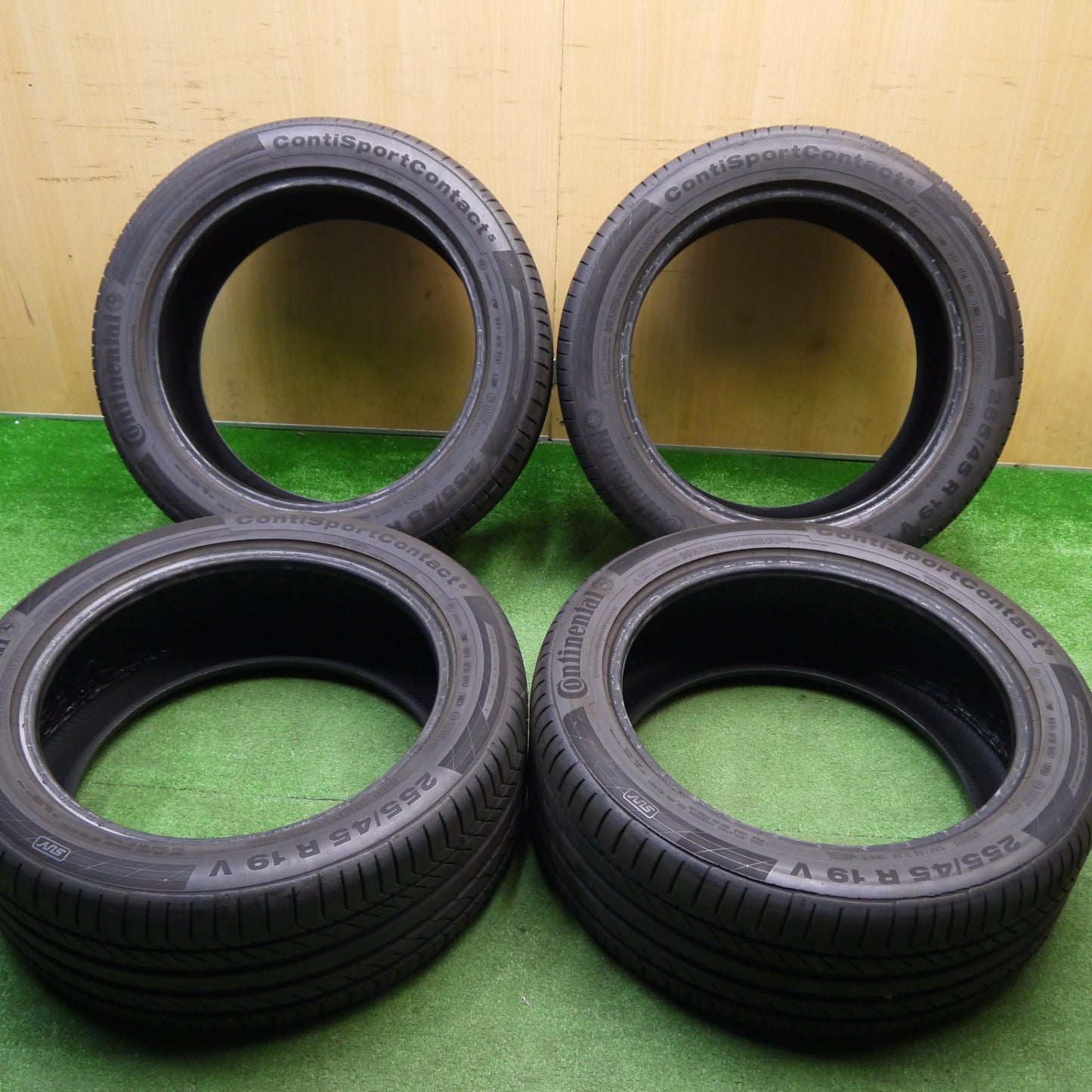 新車外し！23年★255/45R19 コンチネンタル コンチスポーツ コンタクト5 タイヤ 19インチ アウディ A8 ポルシェ パナメーラ 等★5112503Hノタ