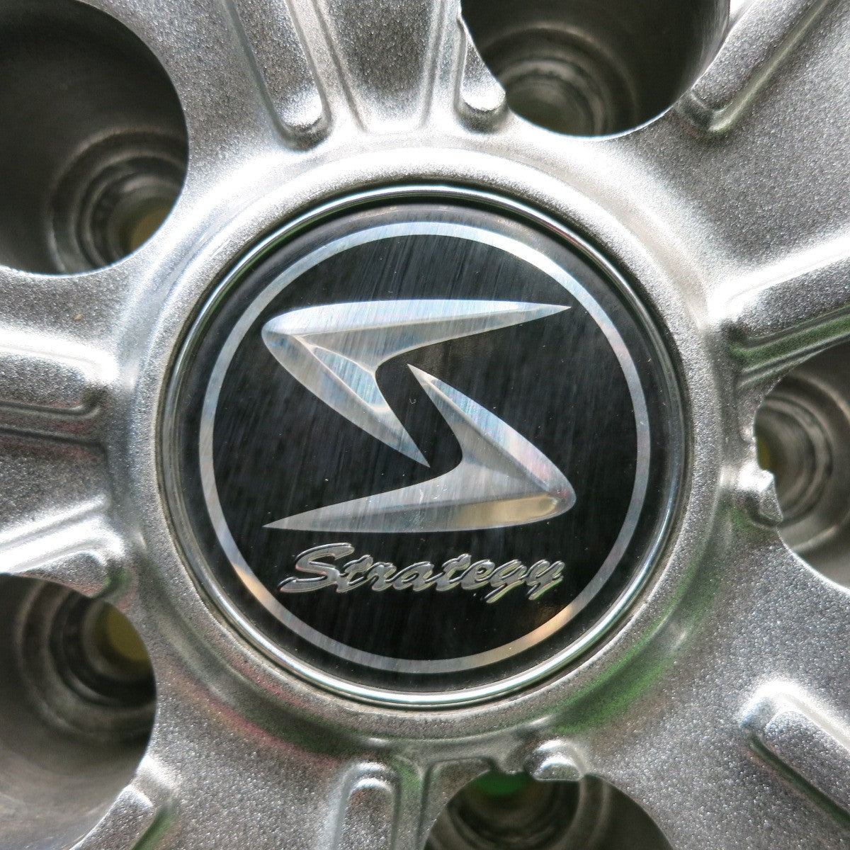 バリ溝！21年！キレイ！9分★スタッドレス 205/65R16 ブリヂストン ブリザック VRX2 Strategy ストラテジー 16インチ PCD114.3/5H★5062201HAス