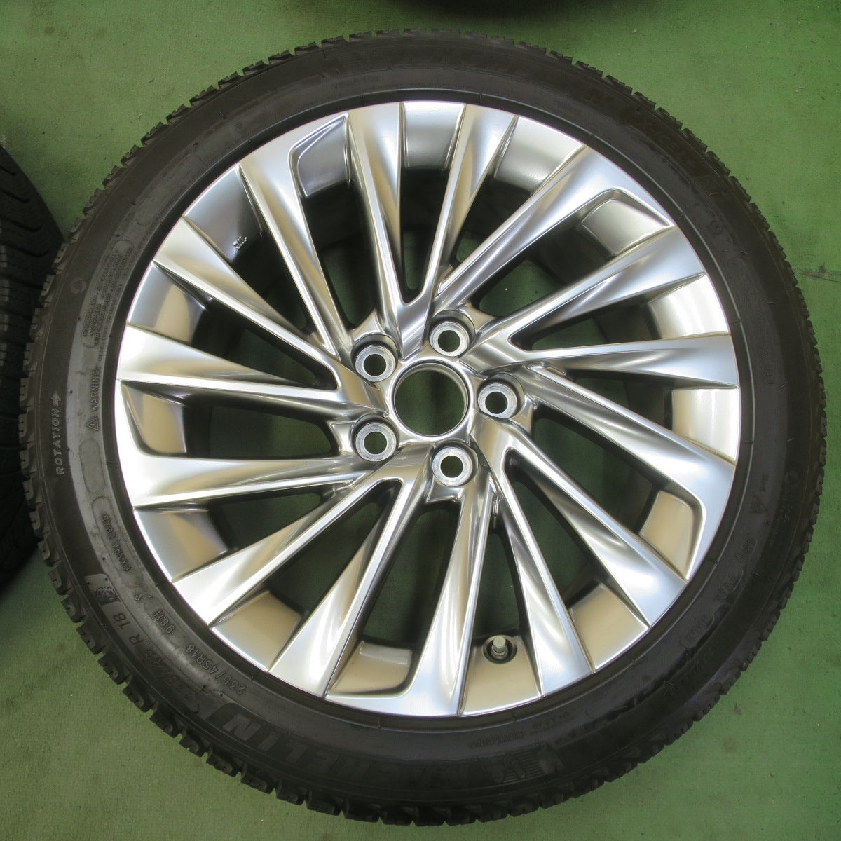 センサー付！キレイ★レクサス ES バージョンL 純正 235/45R18 スタッドレス ミシュラン X-ICE3+ 18インチ PCD114.3/5H★6052707イス