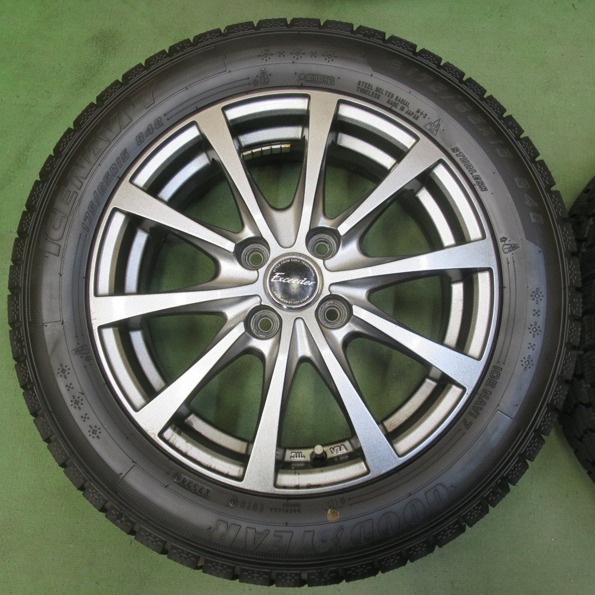 超バリ溝！24年！9.5分以上◎スタッドレス 175/65R15 グッドイヤー アイスナビ7 Exceeder エクシーダー 15インチ PCD100/4H◎6072703イス