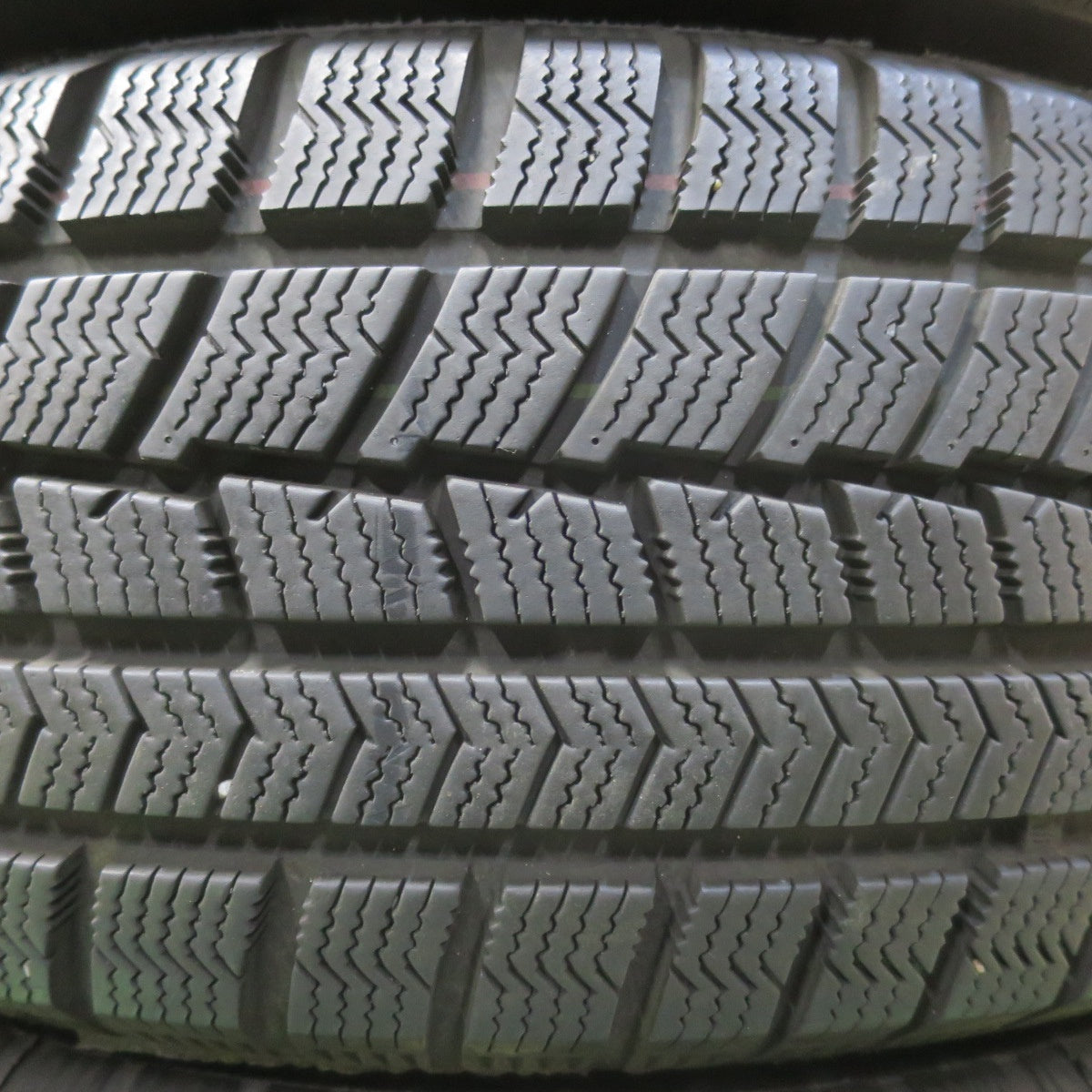 バリ溝！23年！9.5分★スタッドレス 205/65R15 ハイフライ Win-turi 216 タイヤ 15インチ ノア ヴォクシー ステップワゴン 等★5121008イスタ