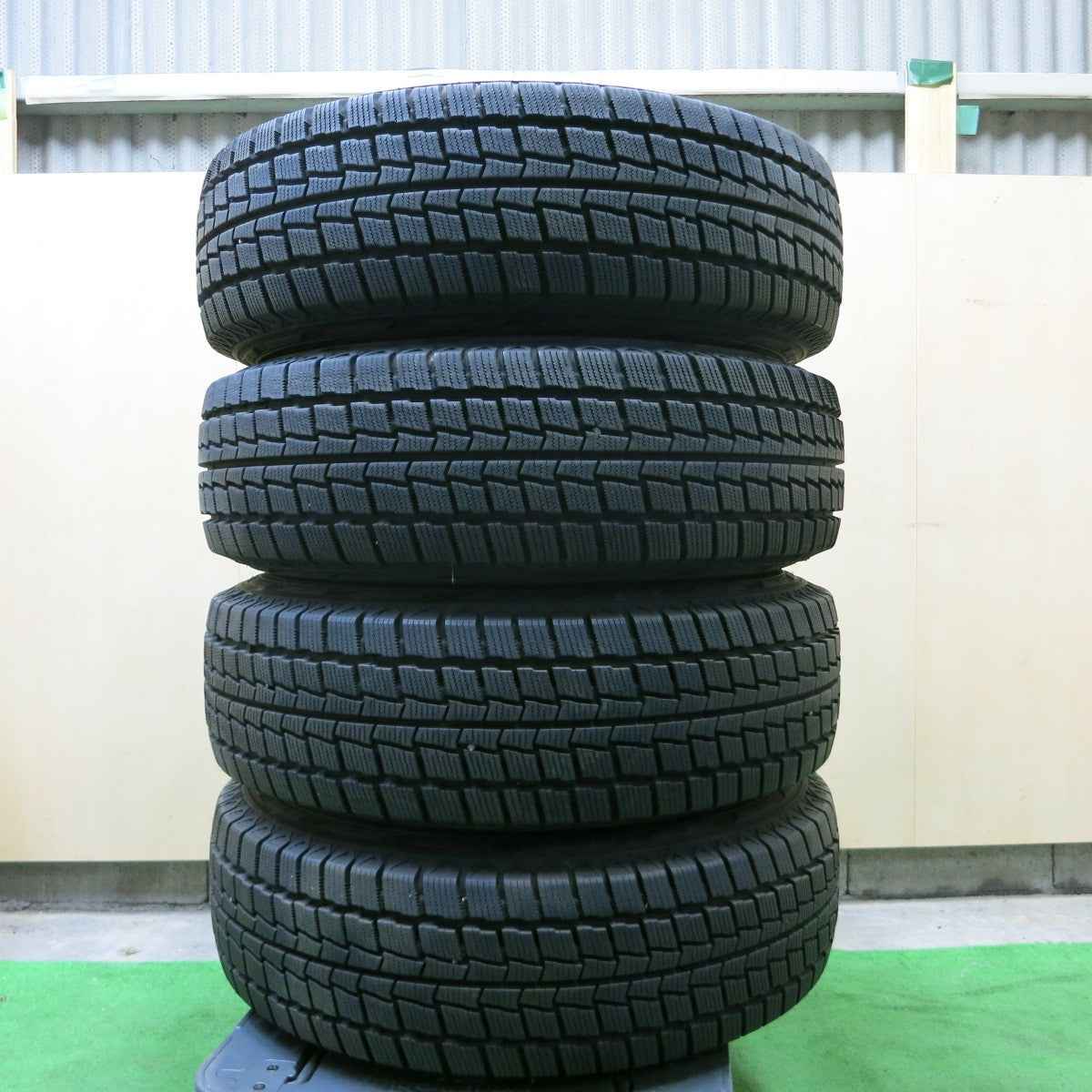 *送料無料* バリ溝！キレイ！9分★DAYTONA 195/80R15 107/105L スタッドレス ハンコック ウインター RW06 デイトナ PCD139.7/6H★4060502ナス