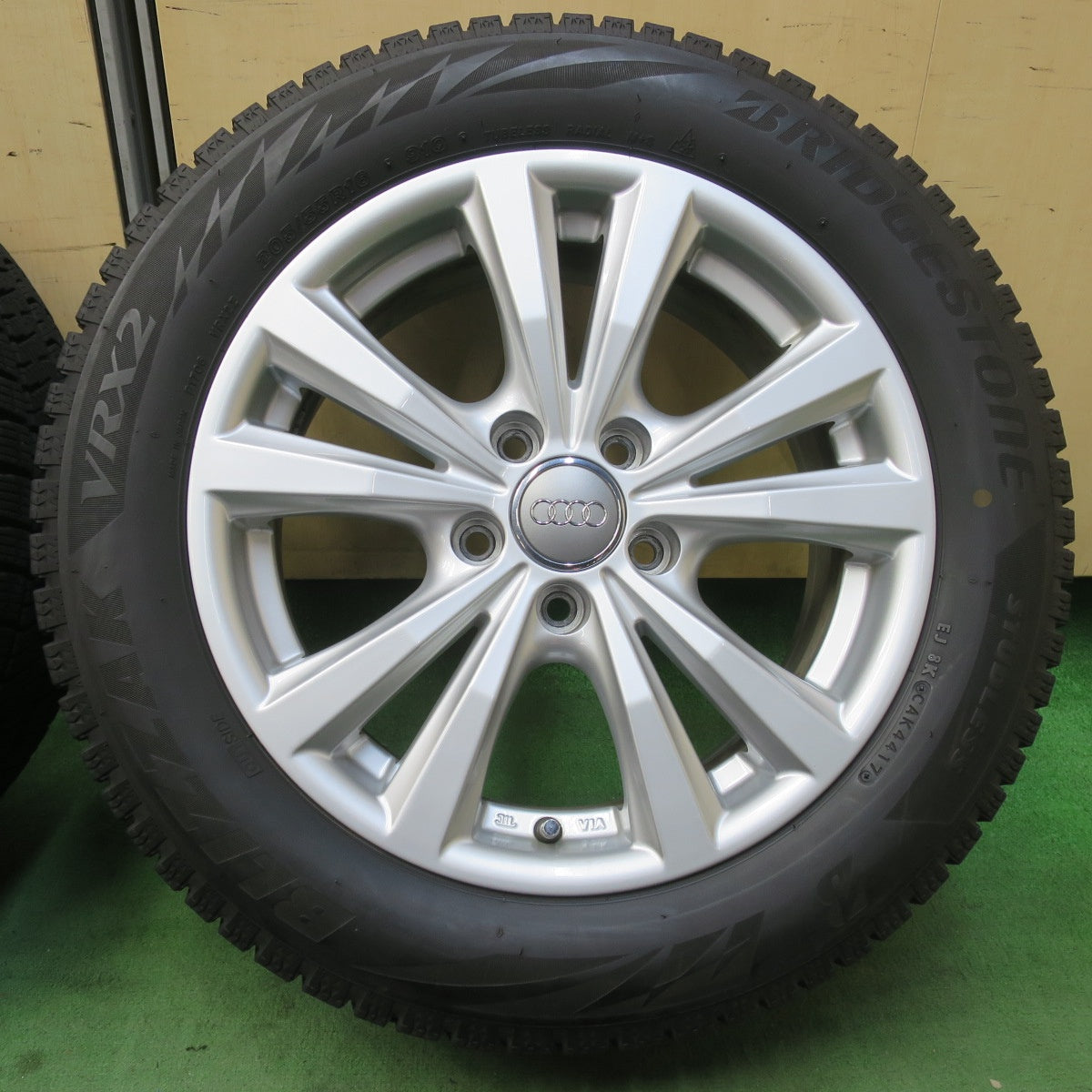 バリ溝！キレイ！9分★アウディ 等 AGA Dorf 205/55R16 スタッドレス ブリヂストン ブリザック VRX2 ドルフ 16インチ PCD112/5H★6021009イス