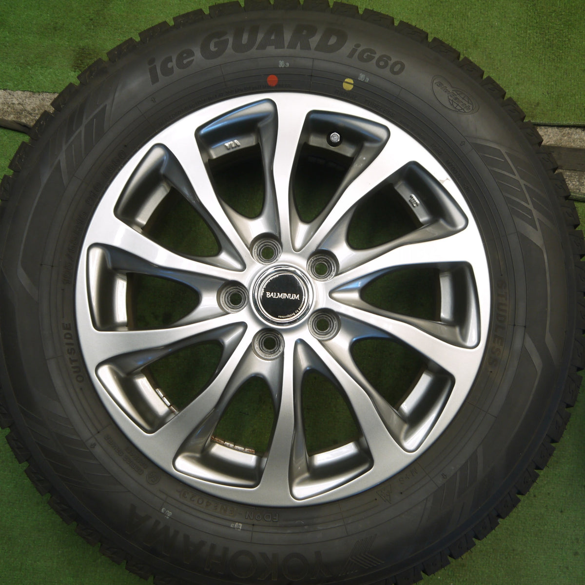 ほぼ未使用！23年◎プリウス 等 195/65R15 スタッドレス ヨコハマ アイスガード iG60 BALMINUM TR10 バルミナ 15インチ PCD100/5H◎6082504Hス