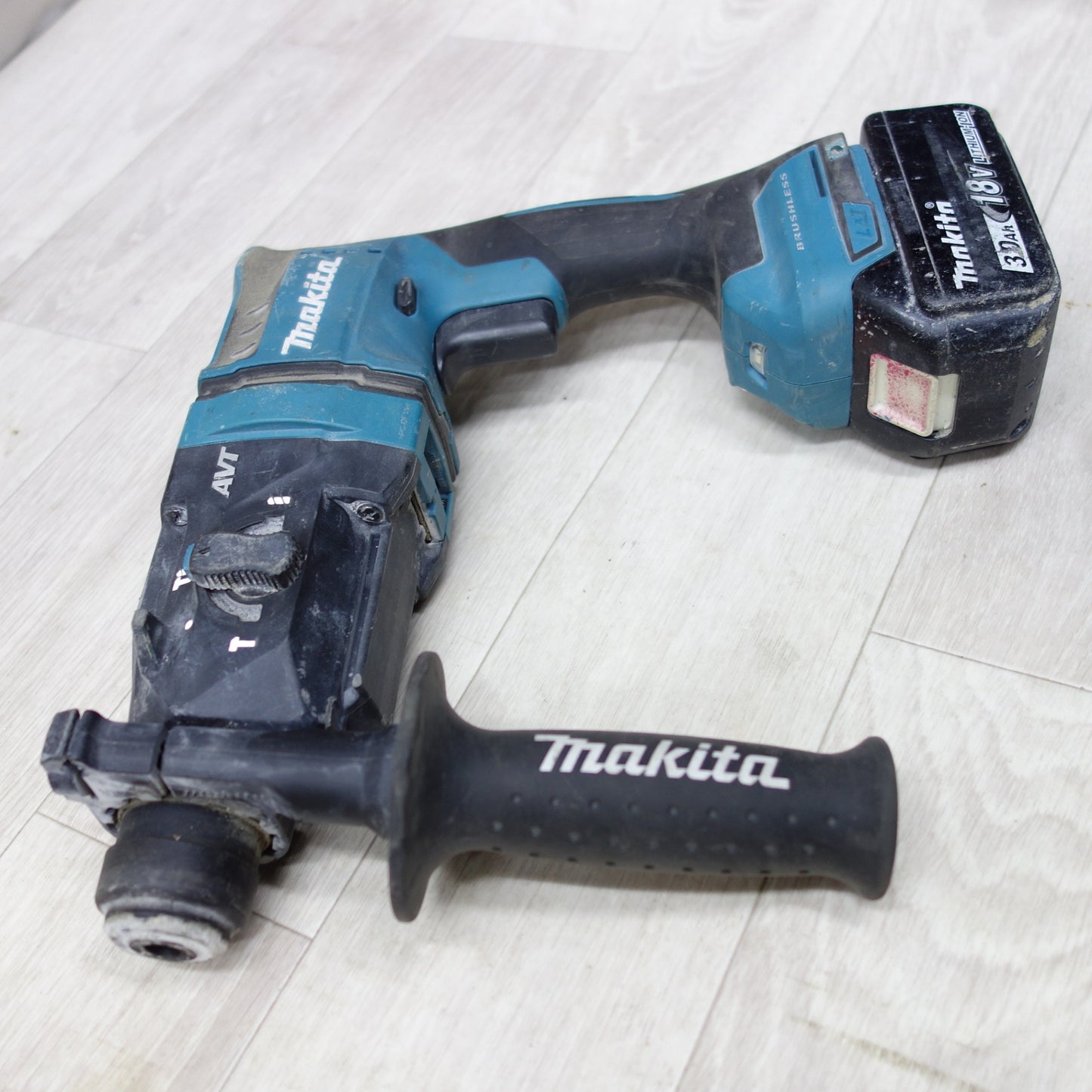 [送料無料] 付属品多数!バッテリー2個◆マキタ 18mm 充電式 ハンマ ドリル 18V HR182DRGX ケース 充電器 付き 電動 工具◆