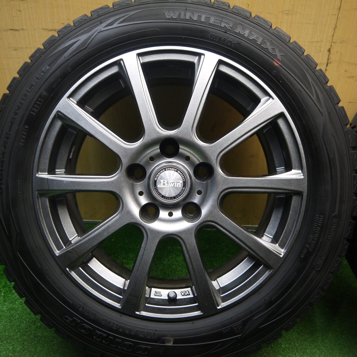 バリ溝！キレイ！8.5分★スタッドレス 195/60R16 ダンロップ ウインターマックス WM01 B-win 社外 アルミ 16インチ PCD114.3/5H★6012602Hス