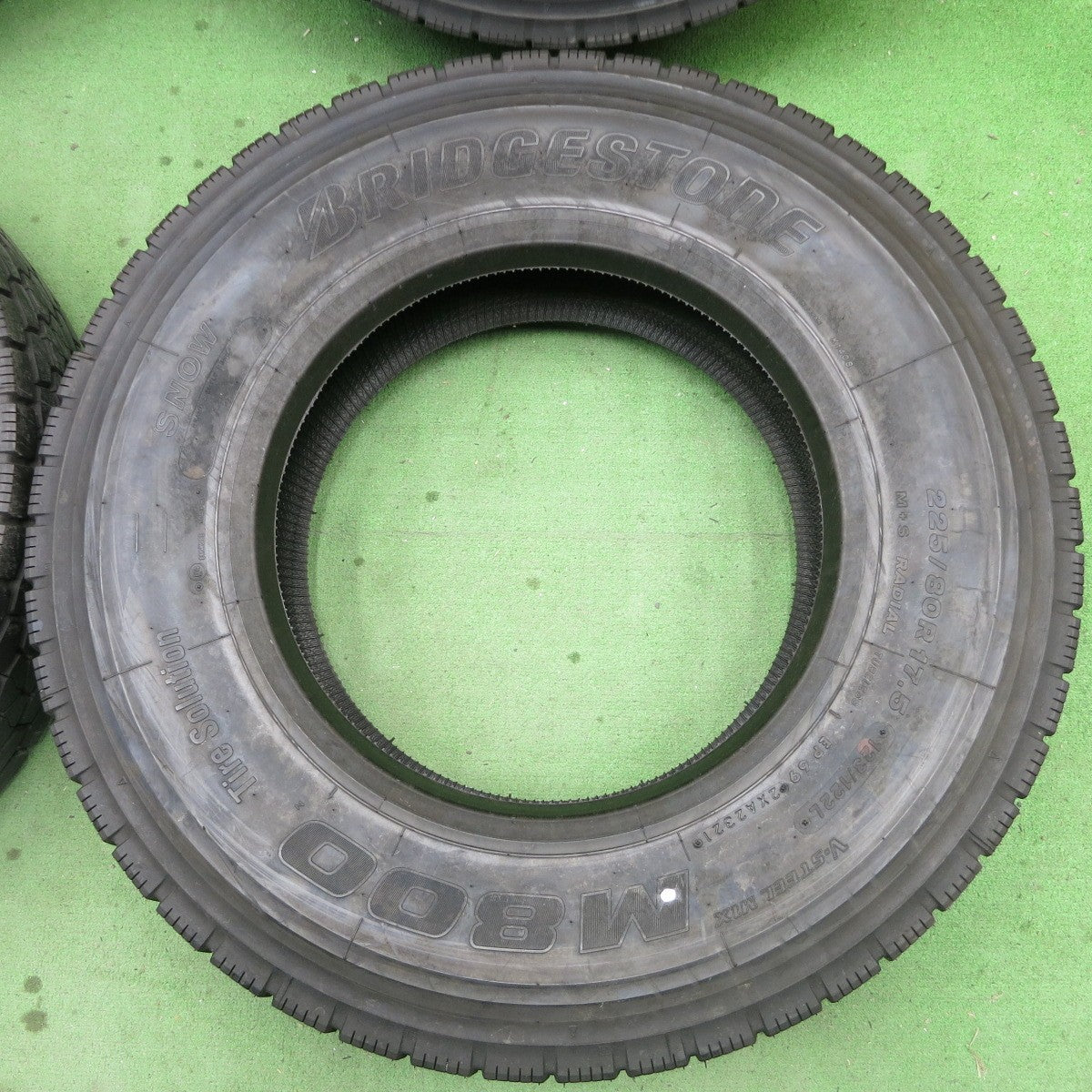 [送料無料] ほぼ未使用！新車外し！21年★トラック タイヤ 225/80R17.5 123/122L ブリヂストン M800 ミックス オールシーズン 17.5インチ★5031201ナスタ