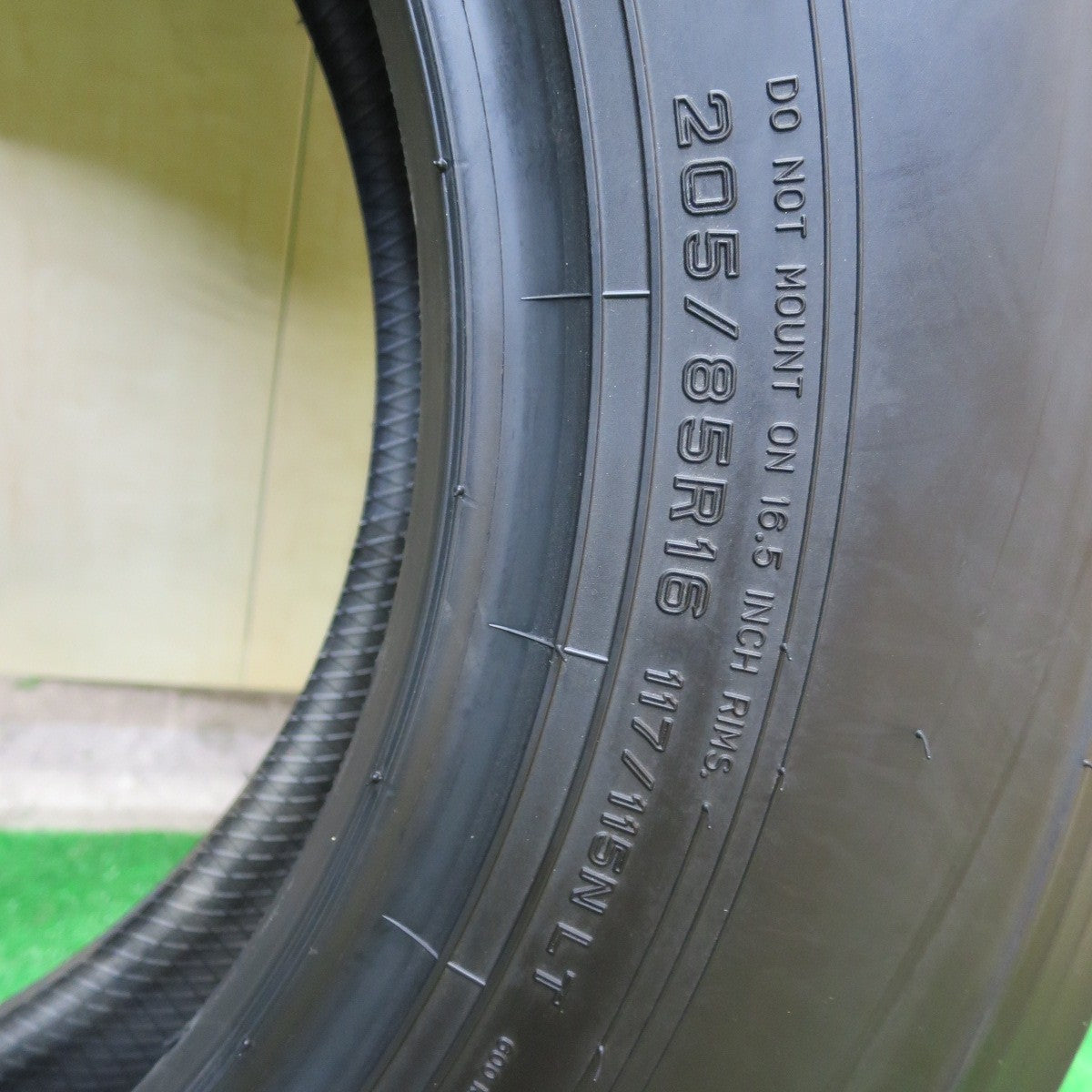 [送料無料] 新車外し！24年！ほぼ未使用★トラック タイヤ 205/85R16 117/115N ダンロップ エナセーブ SPLT50A 16インチ★4092407イノタ