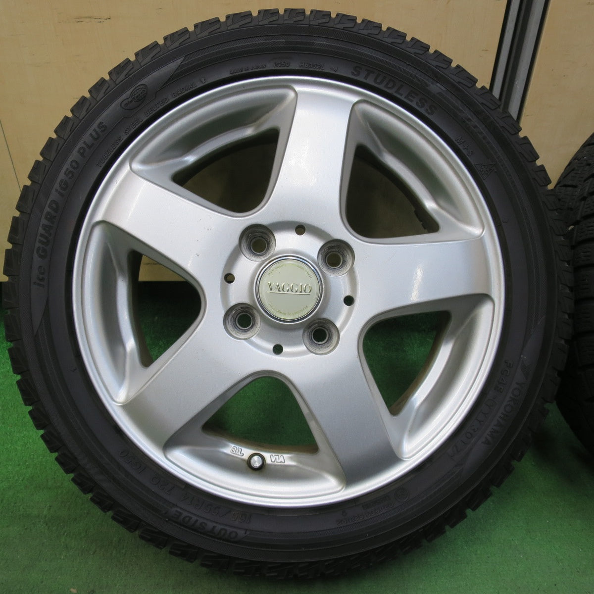 [送料無料] バリ溝！8.5分★スタッドレス 165/55R14 ヨコハマ アイスガード iG50 プラス VAGGIO 14インチ 軽自動車 ワゴンR ムーヴ 等 PCD100/4H★5033102イス