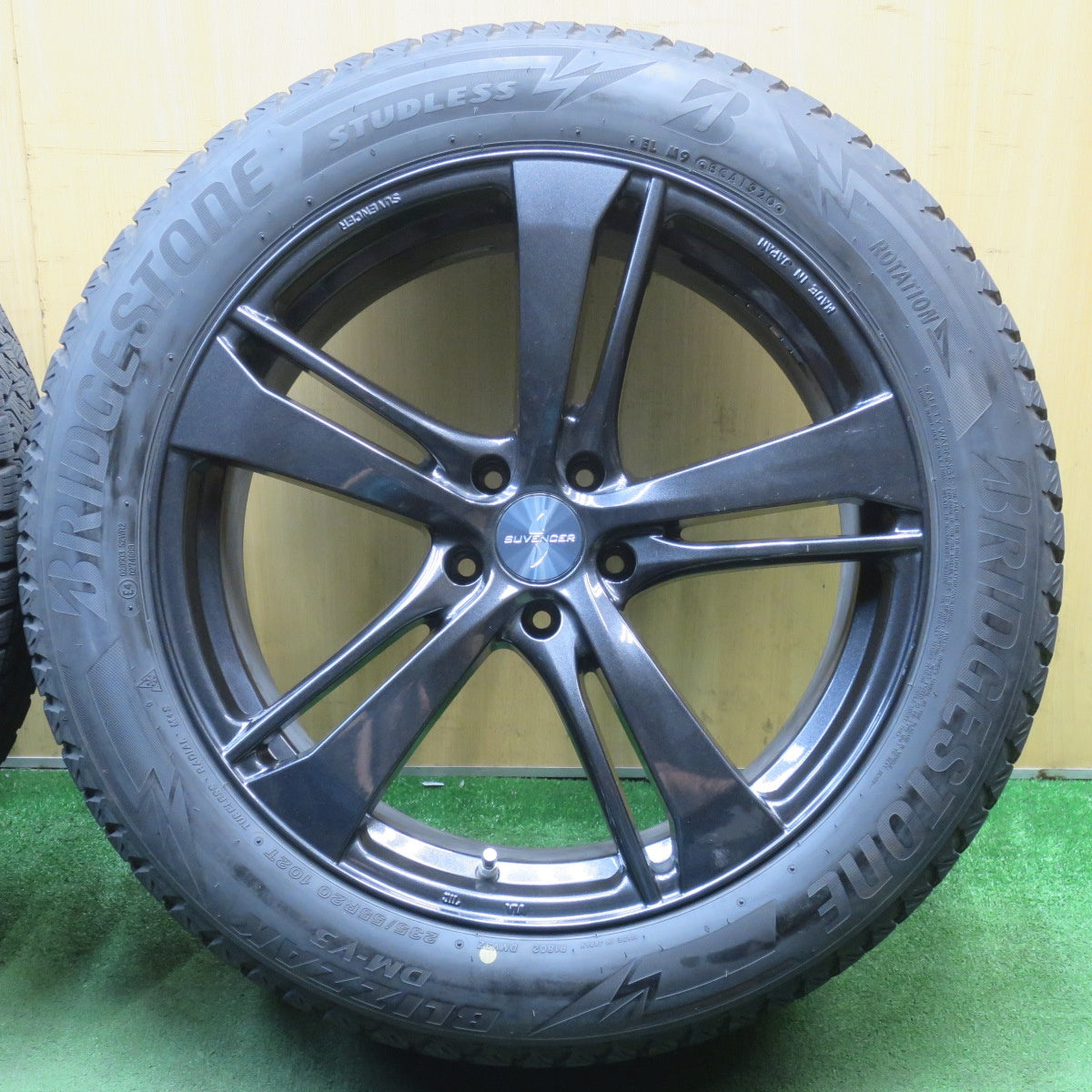センサー付！バリ溝！9分★レクサス 等 235/55R20 スタッドレス ブリヂストン ブリザック DM-V3 SUVENCER サヴェンサー 20インチ PCD114.3/5H★6052501NJス