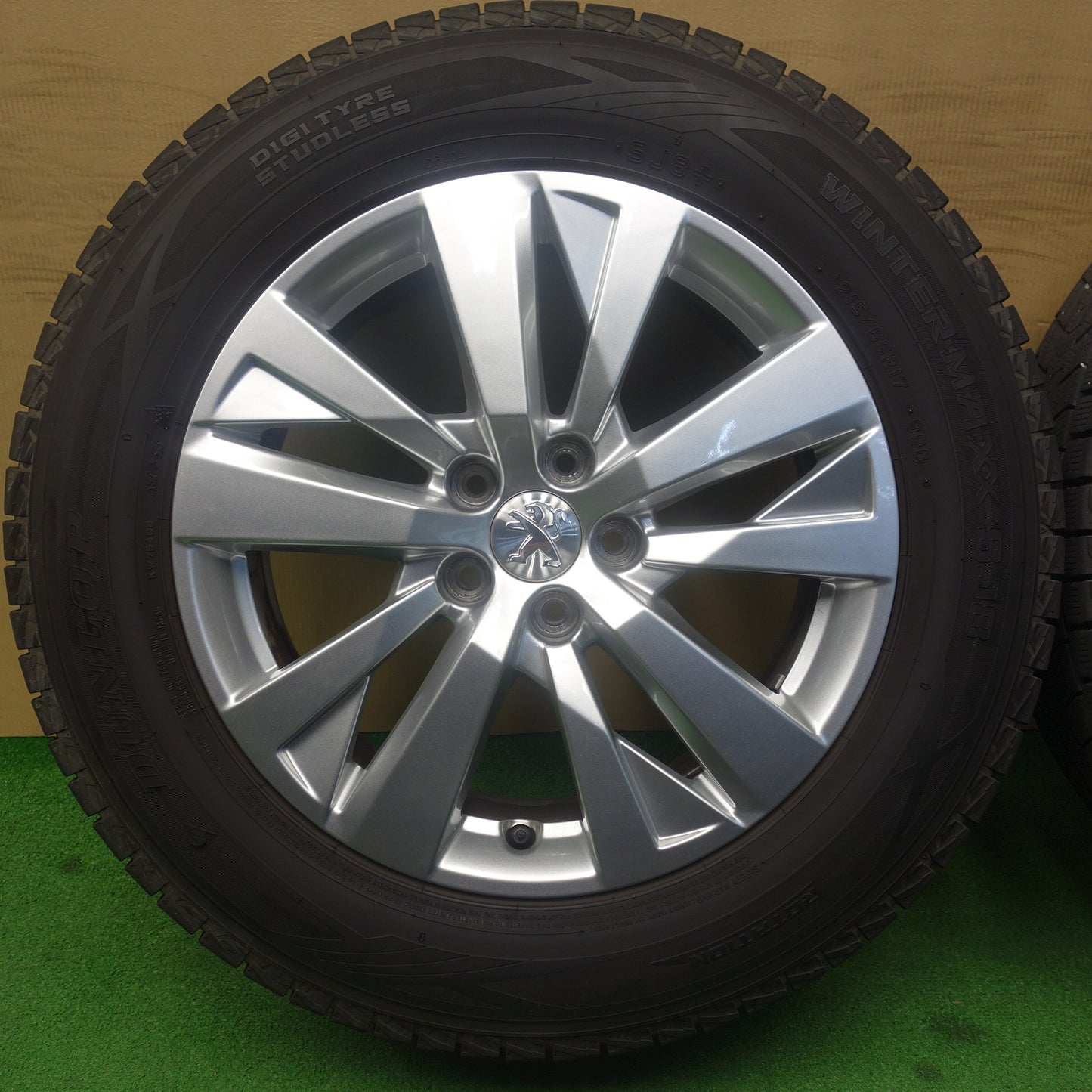 バリ溝！23年！キレイ！9.5分★プジョー 3008 純正 215/65R17 スタッドレス ダンロップ ウインターマックス SJ8 SJ8+ 17インチ PCD108/5H★6050302KTス