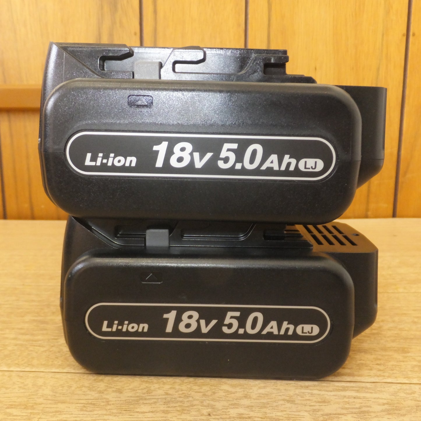 [送料無料] 未使用★パナソニック Panasonic 工事用充電クリーナー EZ37A3　リチウムイオン電池パック EZ9L54 2個　充電器 EZ0L81 2個　セット★