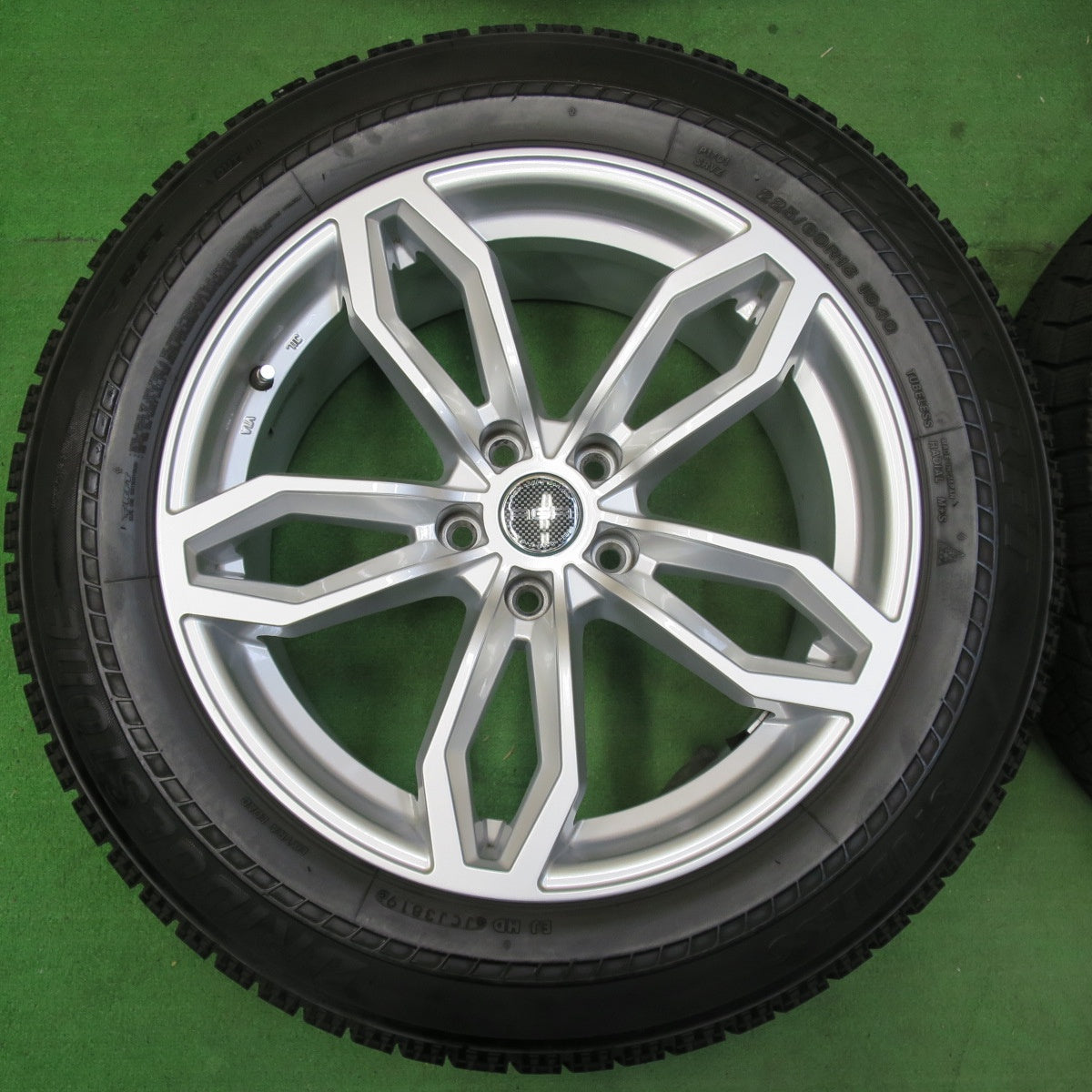 [送料無料] バリ溝！キレイ！8.5分★BMW 等 AGA Welt ヴェルト 225/60R18 スタッドレス ブリヂストン ブリザック RFT 18インチ PCD112/5H★4102201イス