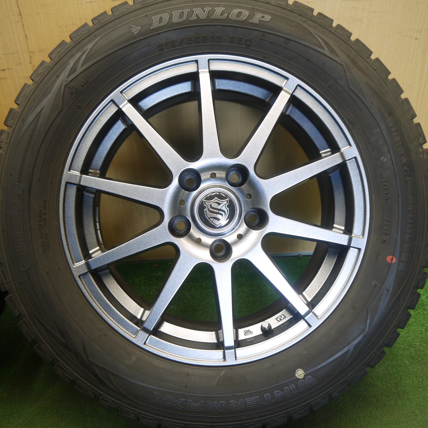 バリ溝！キレイ！9分★スタッドレス 215/60R16 ダンロップ ウインターマックス WM01 社外 アルミ 16インチ PCD114.3/5H★6060106Hス
