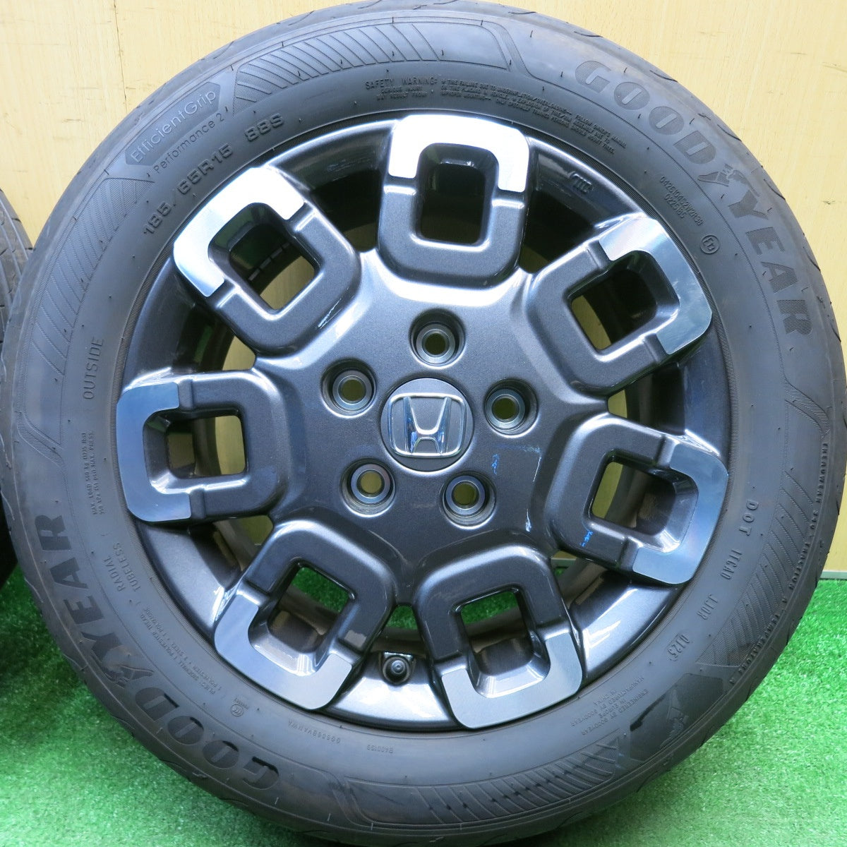 バリ溝！25年！キレイ！9.5分★ホンダ フリード クロスター 純正 185/65R15 グッドイヤー EfficientGrip Performance2 15インチ PCD114.3/5H★6011105HAノ