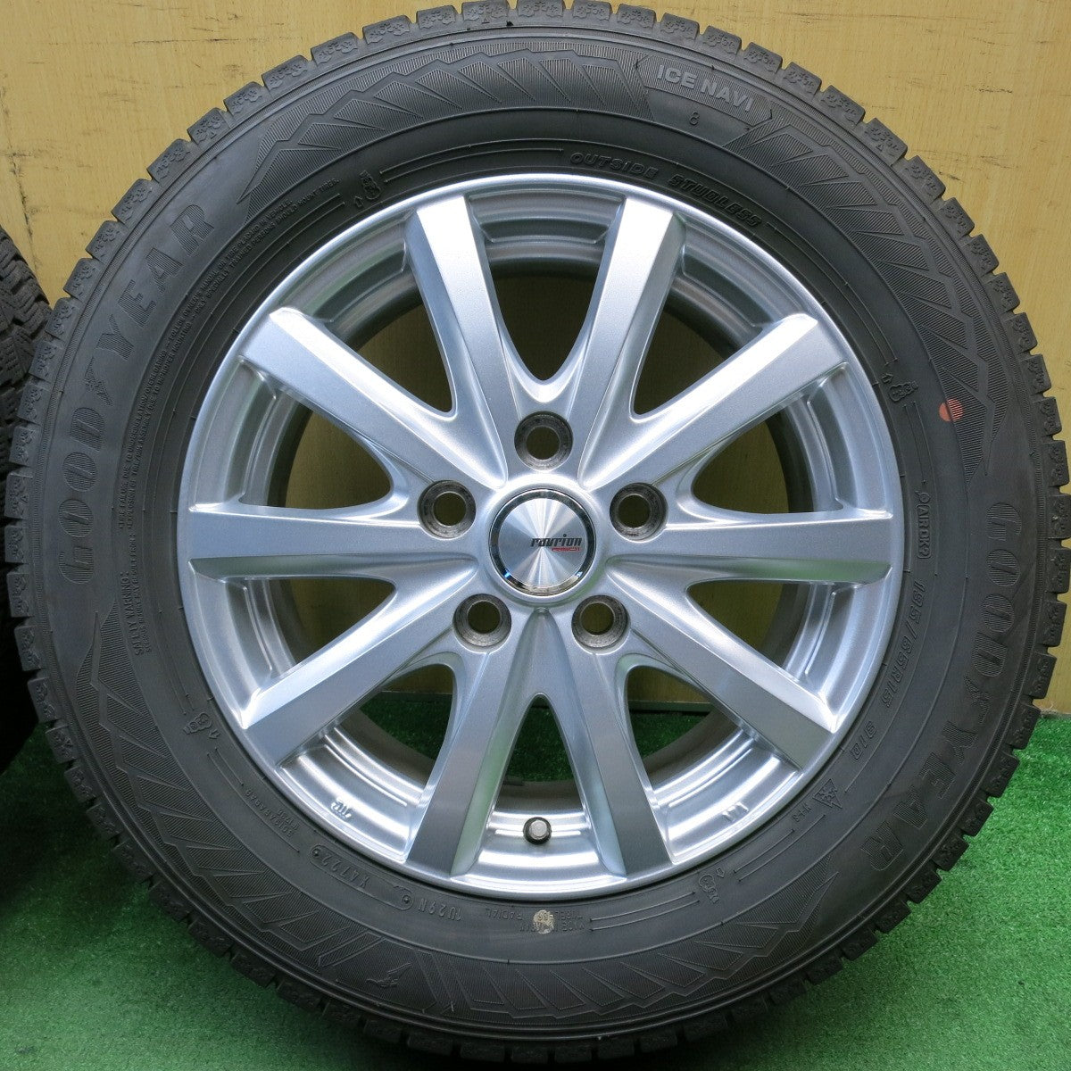 キレイ！22年★スタッドレス 195/65R15 グッドイヤー アイスナビ8 ravrion RS01 ラブリオン 15インチ PCD114.3/5H★5053105HAス