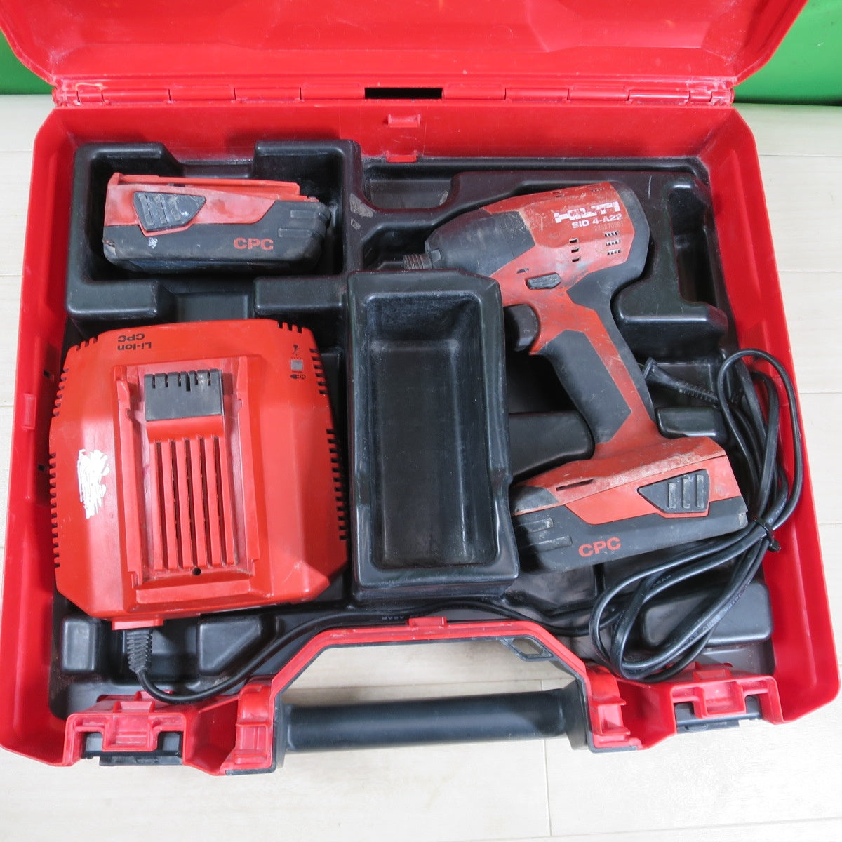 [送料無料] バッテリー2個付き☆HILTI ヒルティ インパクトドライバー SID 4-A22 電動 工具 充電式 DIY コードレス  ①☆