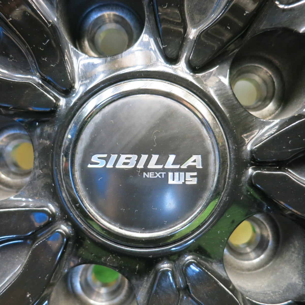 バリ溝！25年！キレイ！9.5分◎スタッドレス 215/50R18 ダンロップ ウインターマックス 03 SIBILLA NEXT W5 シビラ 18インチ PCD114.3/5H◎6072604HAス