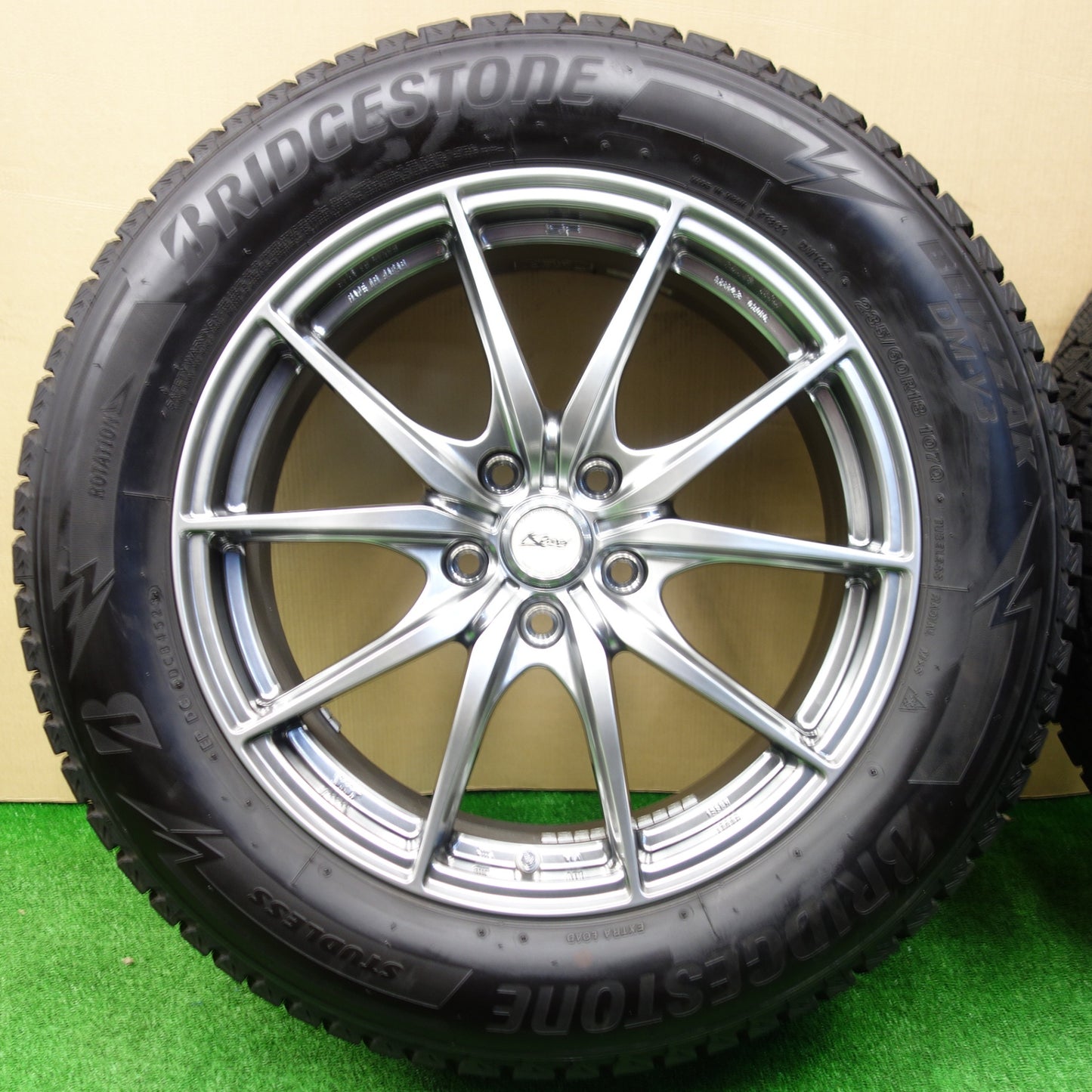 バリ溝！23年！キレイ！9.5分★レクサス 等 LEGCERA NX5 235/60R18 スタッドレス ブリヂストン ブリザック DM-V3 レグセラ 18インチ PCD114.3/5H★5112803KTス