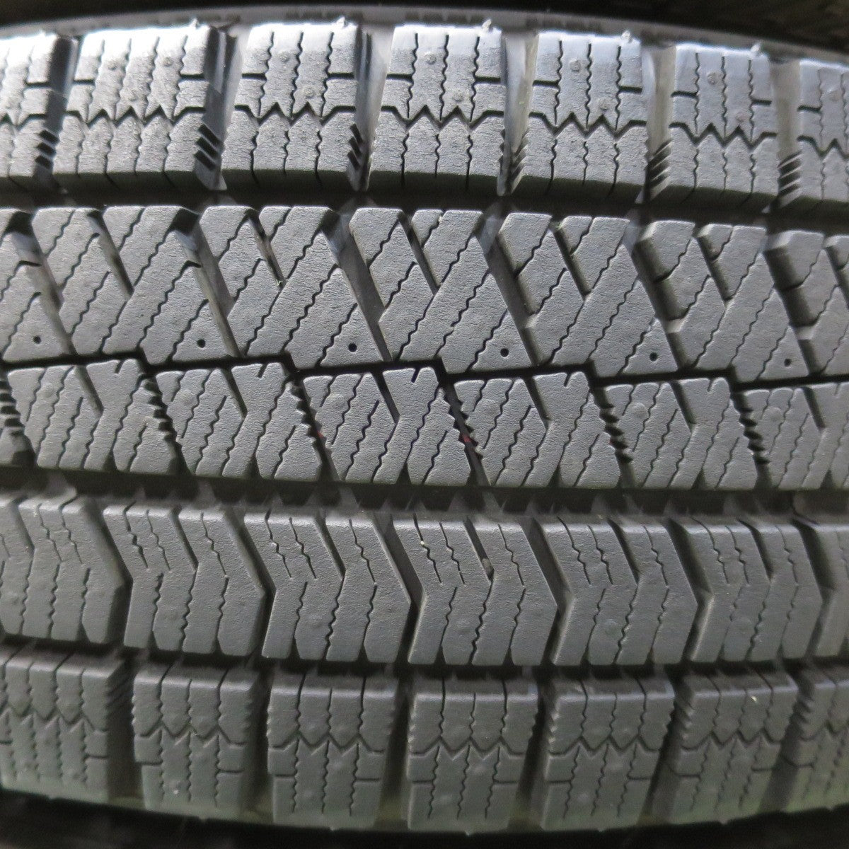 バリ溝！23年！キレイ！9.5分以上★スタッドレス 175/65R15 ブリヂストン ブリザック VRX2 BALMINUM バルミナ 15インチ PCD100/4H★5111810イス