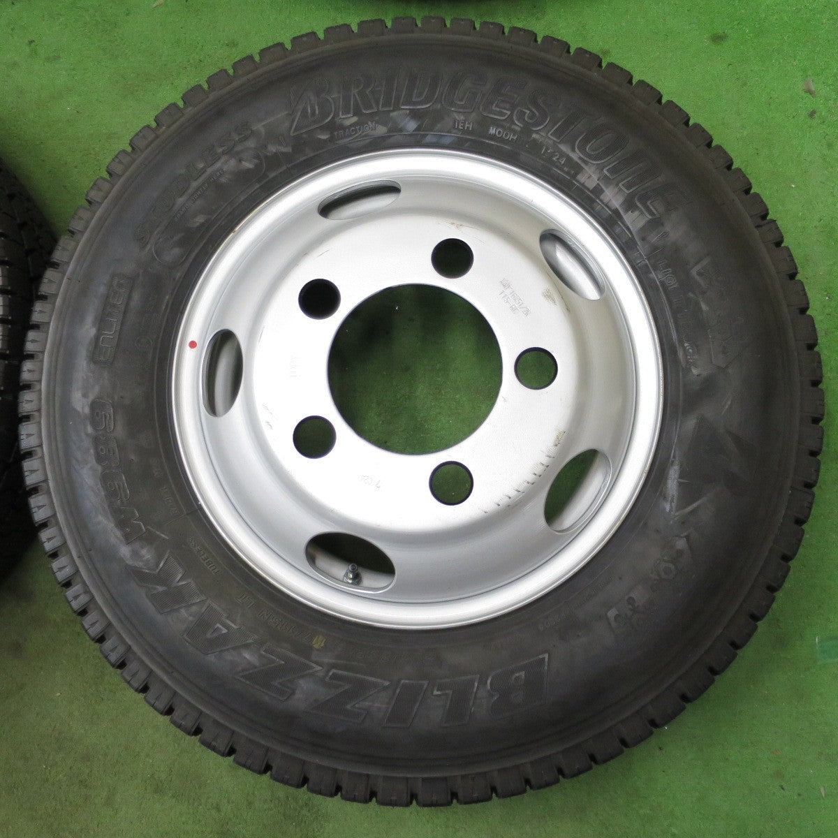 未使用！24年！6本★トラック 205/85R16 117/115N スタッドレス ブリヂストン ブリザック W989 TOPY スチール 115-8C 16インチ PCD208/5H★6052001ナス