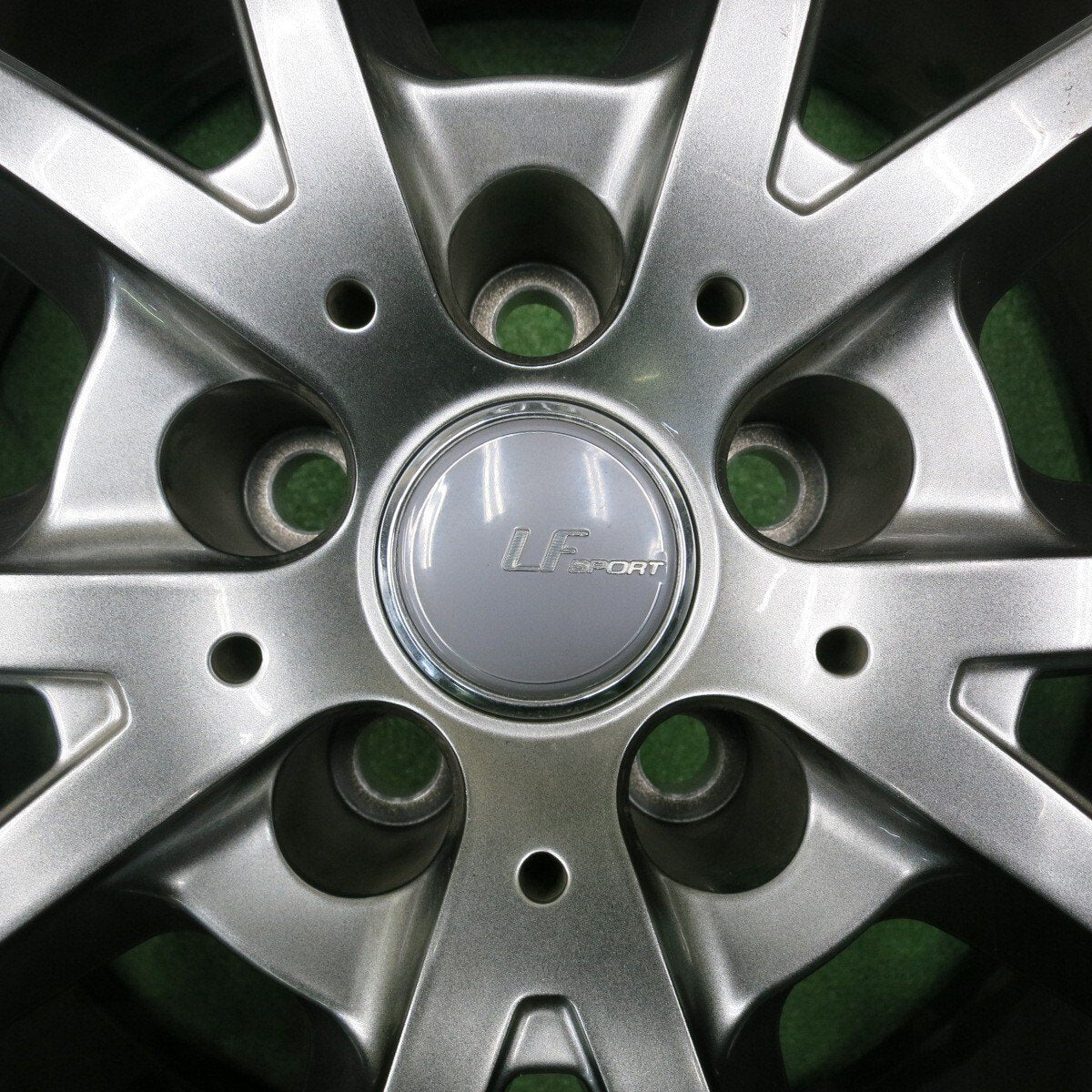 バリ溝！22年！キレイ！9.5分以上★スタッドレス 235/65R18 ヨコハマ アイスガード G075 LF SPORT LFスポーツ 18インチ PCD114.3/5H★5010412NJス