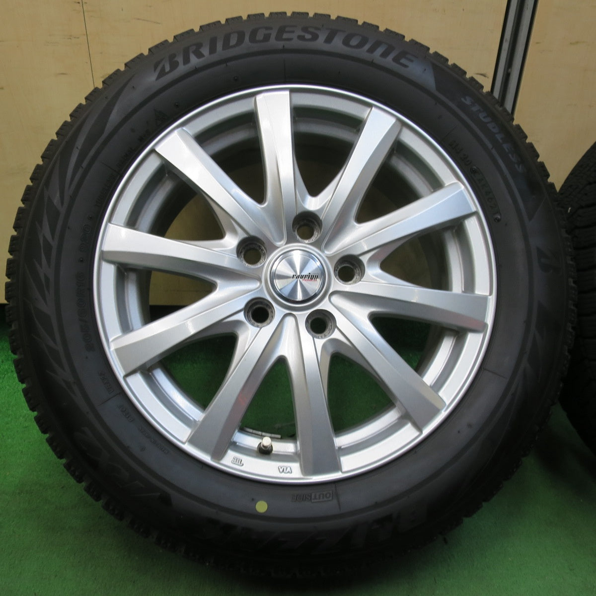 [送料無料] バリ溝！21年！キレイ！8.5分★スタッドレス 205/60R16 ブリヂストン ブリザック VRX2 ravrion RS01 ラブリオン 16インチ PCD114.3/5H★5010302イス