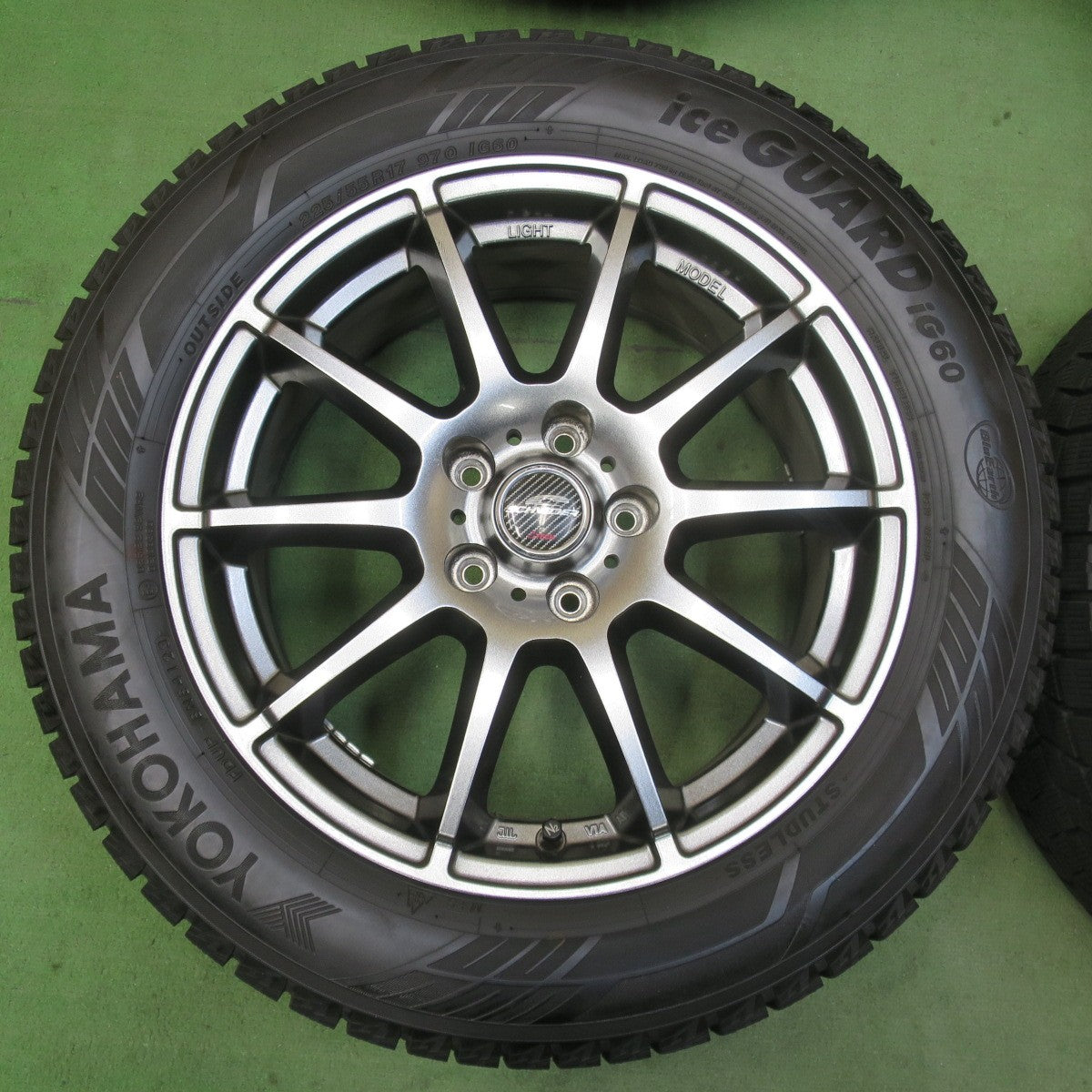 バリ溝！23年！キレイ！9.5分以上★スタッドレス 225/55R17 ヨコハマ アイスガード iG60 SCHNEIDER シュナイダー 17インチ PCD114.3/5H★5120403イス