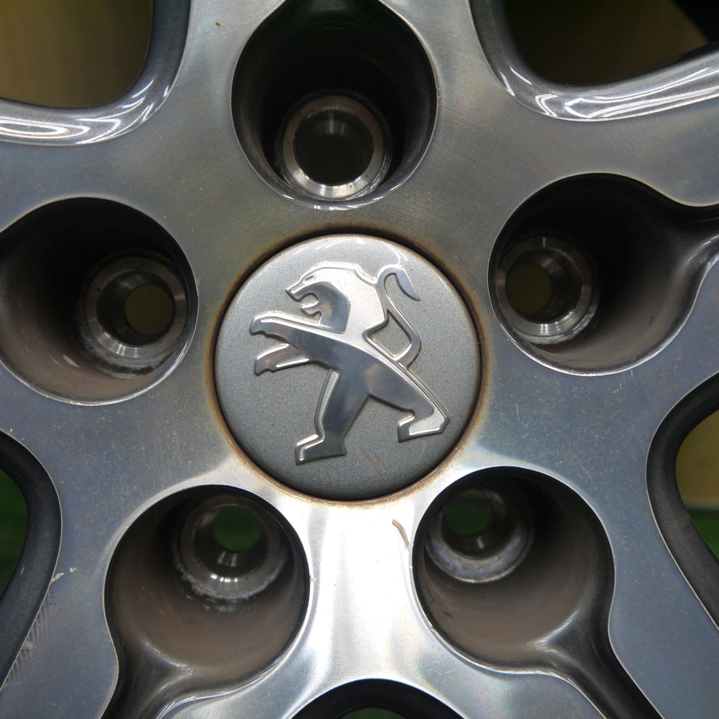 バリ溝！21年！9.5分★プジョー 508 SW 純正 225/50R18 スタッドレス ブリヂストン ブリザック VRX2 18インチ PCD108/5H★5100303Hス