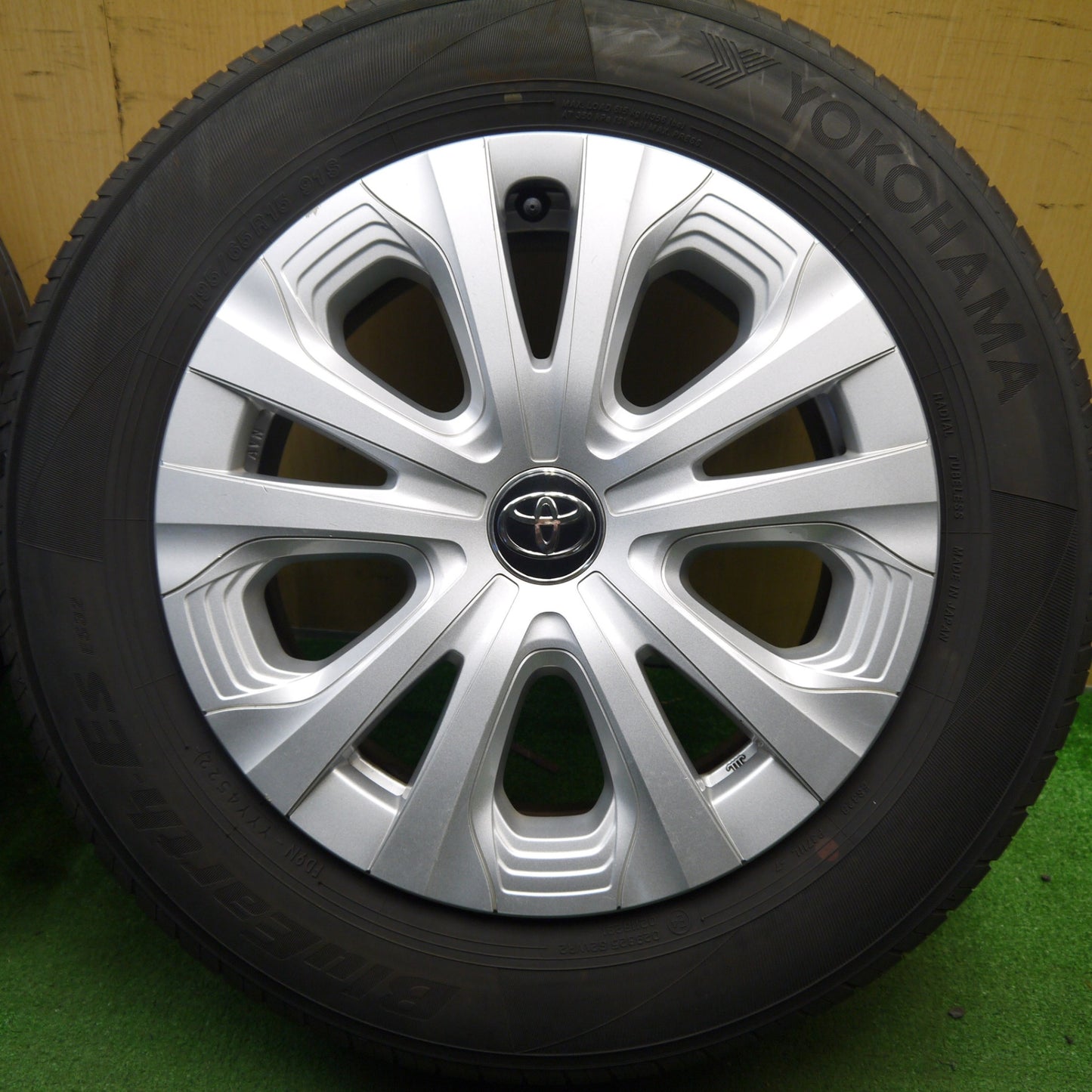 4本価格！22年★トヨタ 50系 プリウス 純正 195/65R15 ヨコハマ BluEarth-ES ES32 15インチ PCD100/5H★5041809Hノ