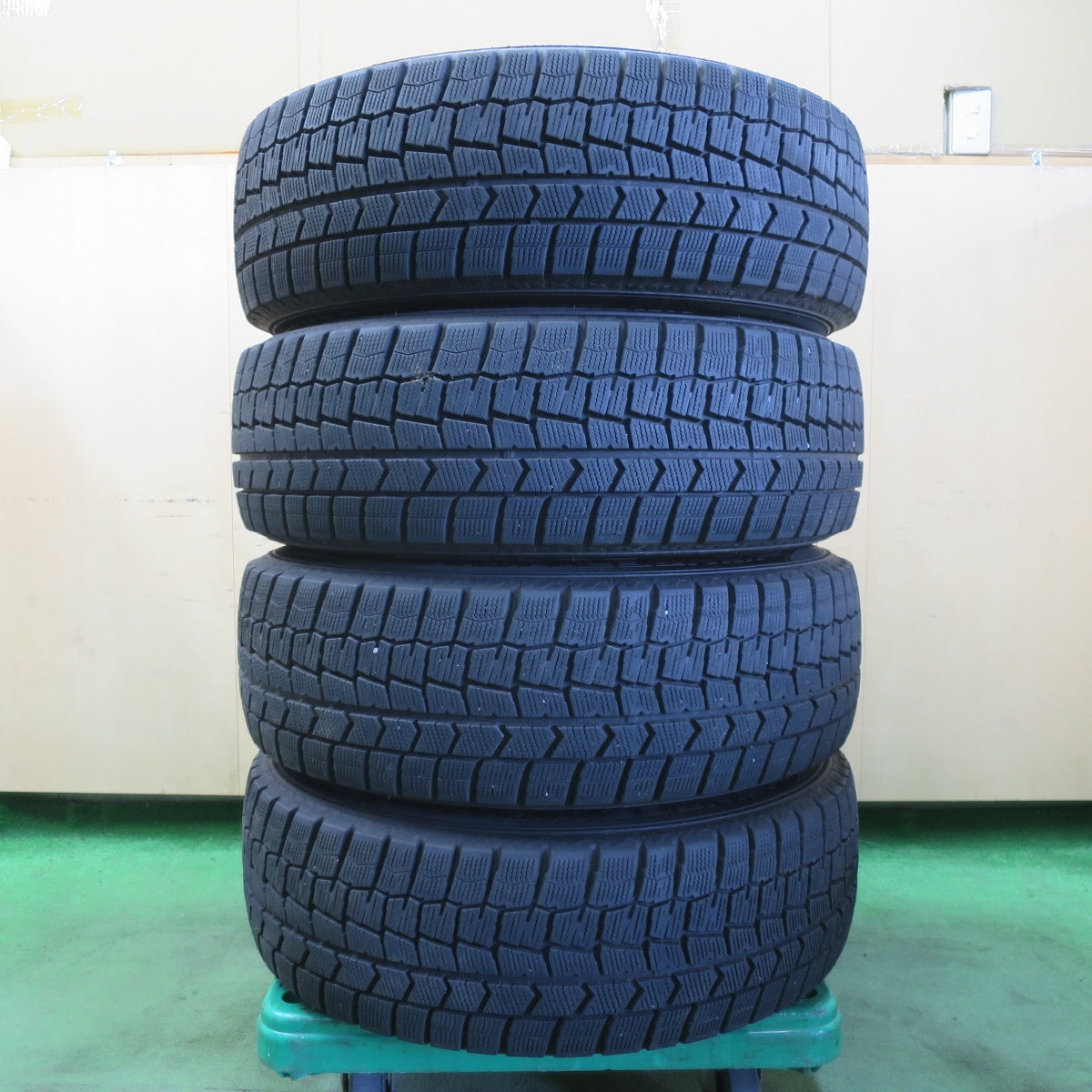 バリ溝！23年！キレイ！9.5分★スタッドレス 225/60R17 ダンロップ ウインターマックス WM02 F-Direction WM-8 17インチ Fディレクション PCD114.3/5H★5050510イス