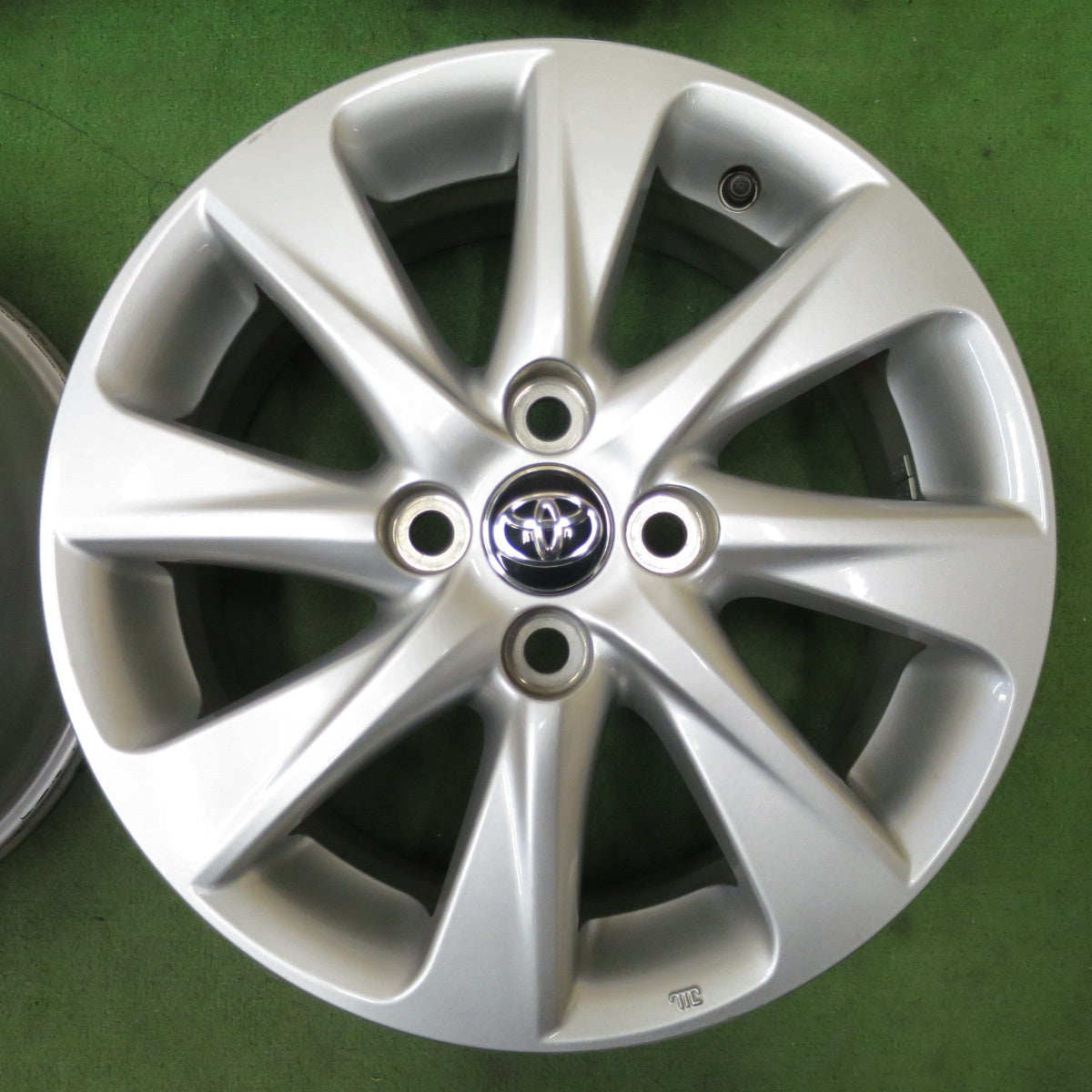 4本価格◎トヨタ MXPK11 アクア 純正 ホイール 15インチ 15×6J PCD100/4H◎6082803NGホ