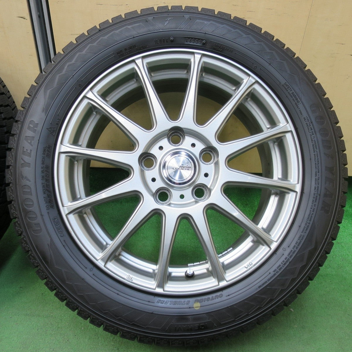 バリ溝！22年！キレイ！ほぼ10分★スタッドレス 205/55R16 グッドイヤー アイスナビ8 ravrion LUMIERE ラブリオン 16インチ PCD114.3/5H★5013104イス