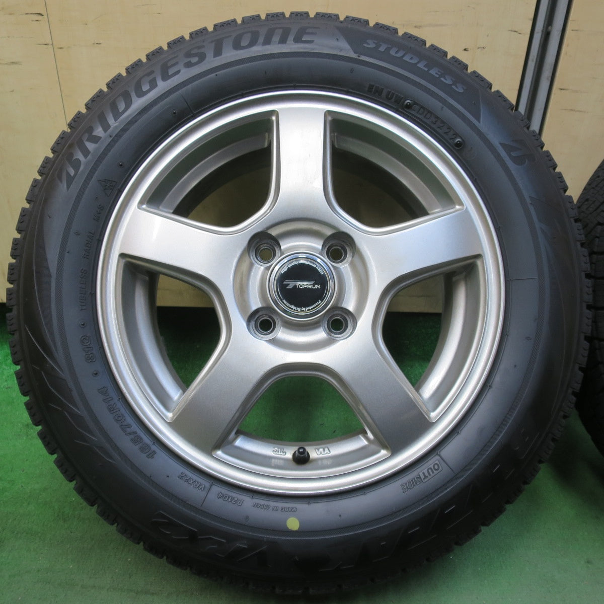 バリ溝！22年！9分★スタッドレス 165/70R14 ブリヂストン ブリザック VRX2 TOPRUN トップラン 14インチ PCD100/4H★5112910イス