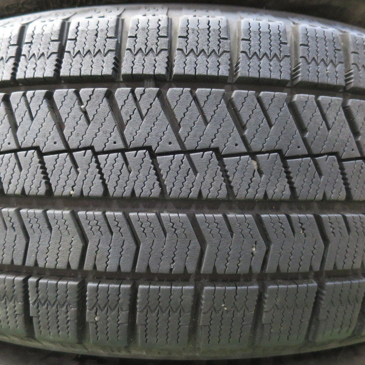 バリ溝！キレイ！9.5分★スタッドレス 225/60R17 ブリヂストン ブリザック VRX2 ECO FORME エコフォルム 17インチ PCD114.3/5H★5032406イス