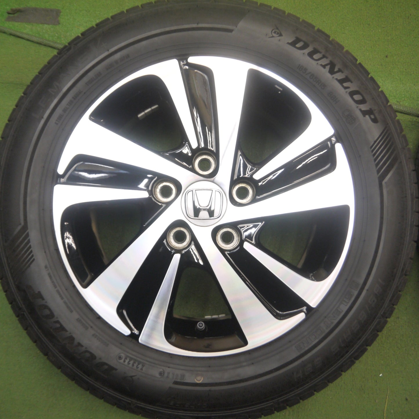 *送料無料* 超バリ溝！23年！キレイ！ほぼ10分★ホンダ フリード GB7 ハイブリッド 純正 185/65R15 ダンロップ LE MANS V+ ルマン5+ PCD114.3/5H★4052710Hノ