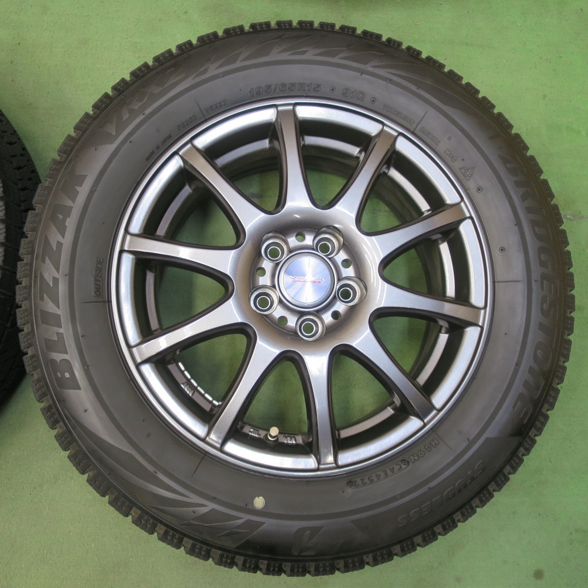 バリ溝！22年！キレイ！9分★プリウス 等 195/65R15 スタッドレス ブリヂストン ブリザック VRX2 VELVA CHARGE ヴェルヴァ 15インチ PCD100/5H★6041503イス