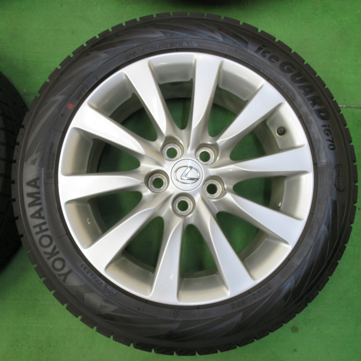 *送料無料* バリ溝！23年！9.5分以上★レクサス LS 純正 235/50R18 スタッドレス ヨコハマ アイスガード iG70 18インチ PCD120/5H★4082501イス