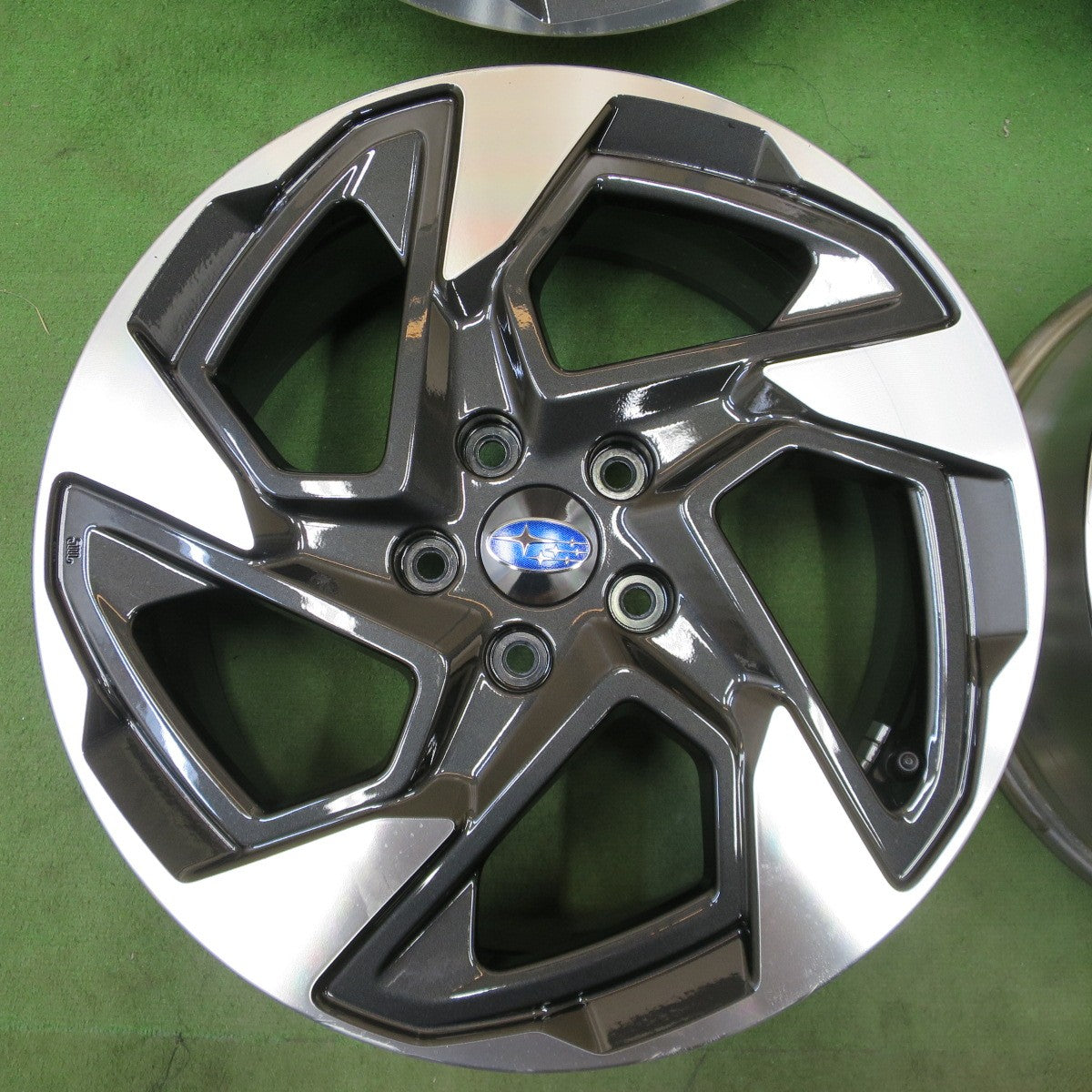 新車外し◎スバル クロストレック リミテッド 純正 ホイール 18インチ 18×7J PCD114.3/5H◎6082101NGホ