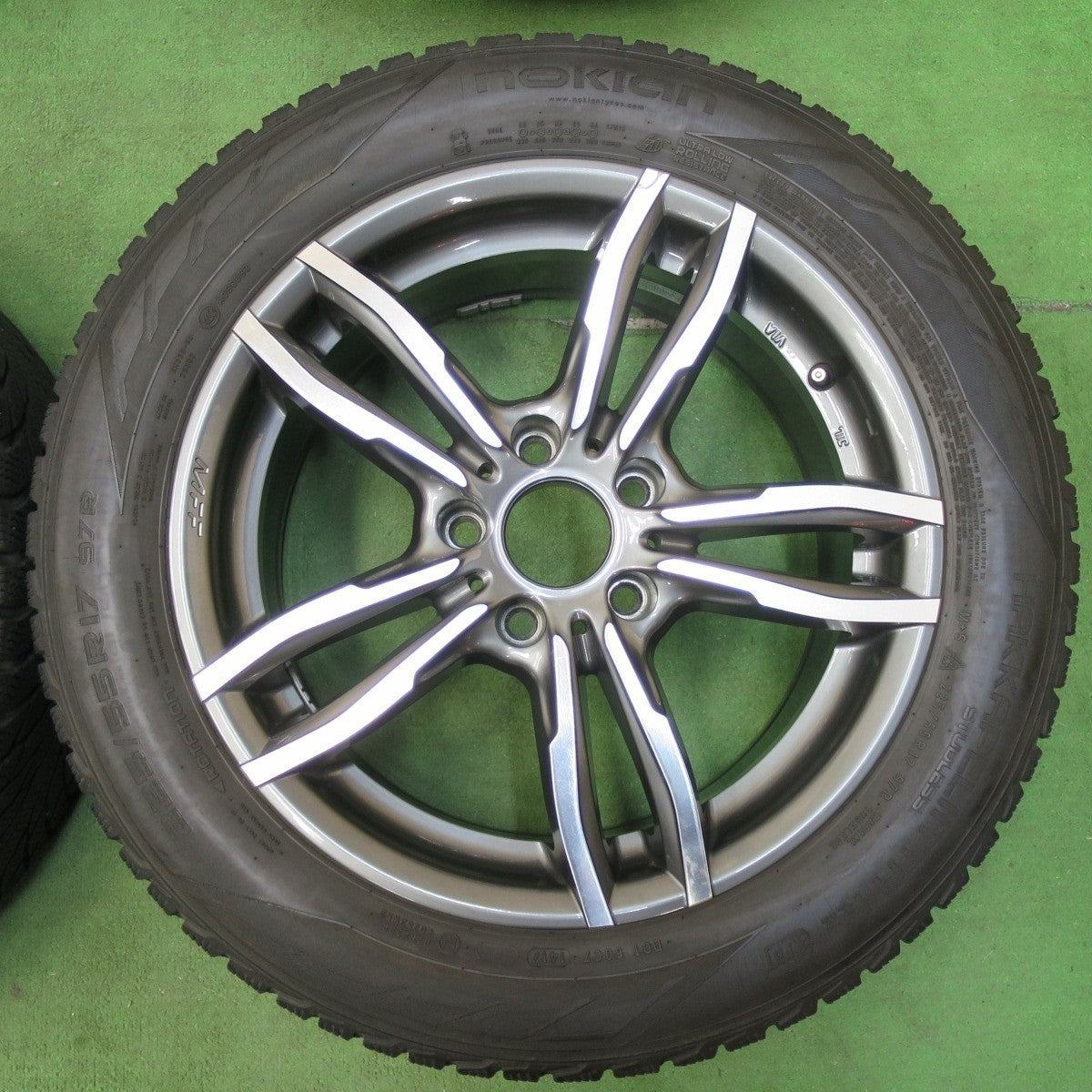 キレイ★BMW 等 MAK MFF 225/55R17 スタッドレス ノキアン ハッカペリッタ R2 FRT 17インチ PCD120/5H★4121409イス