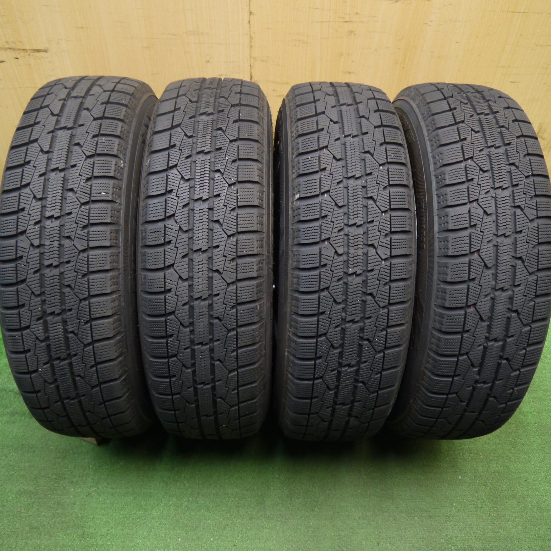 送料無料]バリ溝！21年！9.5分以上☆スタッドレス 175/65R15