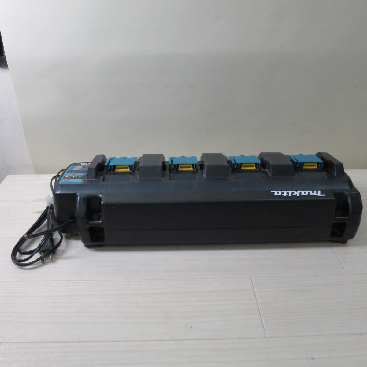 [送料無料] ☆マキタ 4口 充電器 DC18SF AC100V 専用 電動 工具 BL1820B BL1830B BL1840 BL1850B BL1860B 等に☆